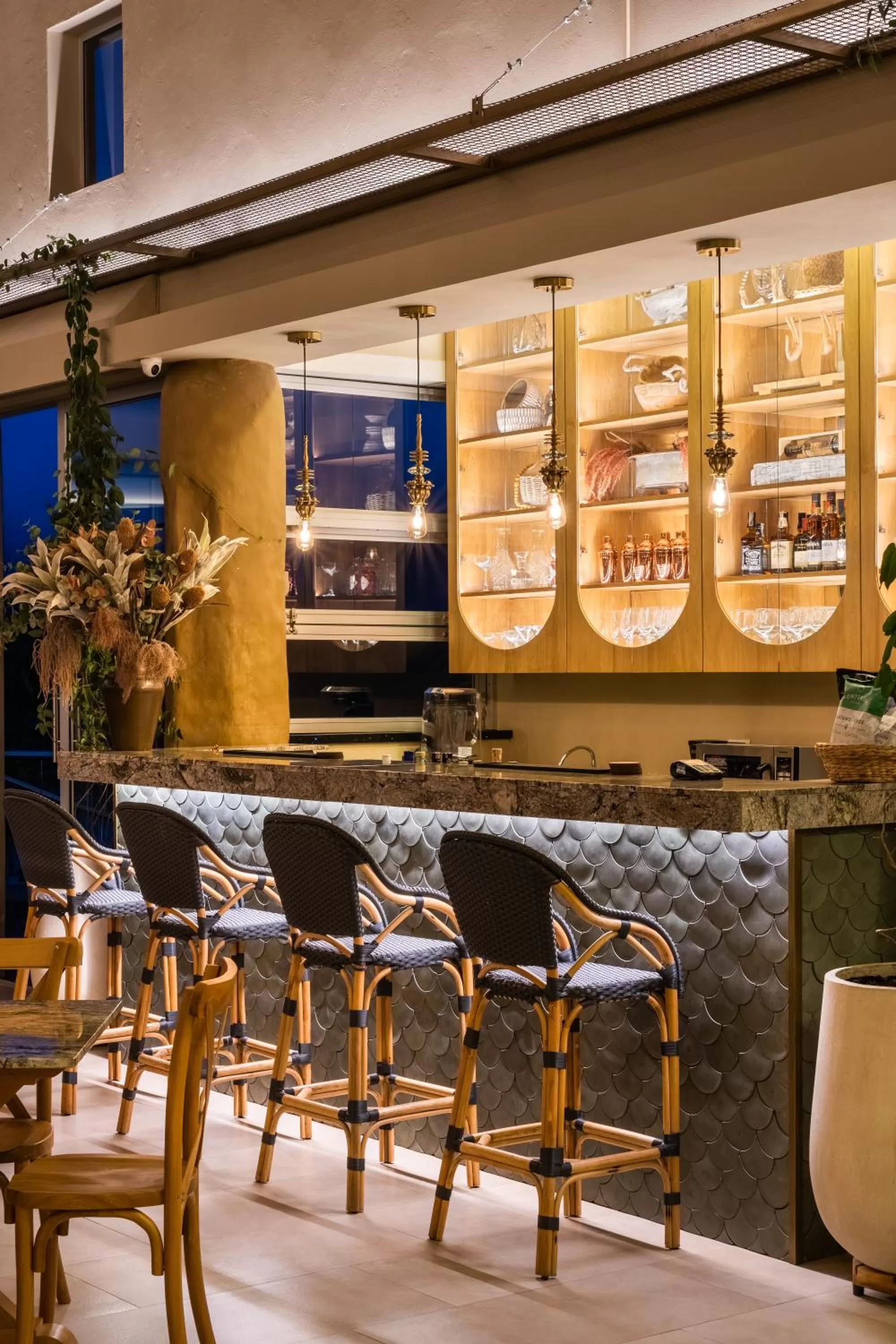 Restaurant/places to eat in Tau House