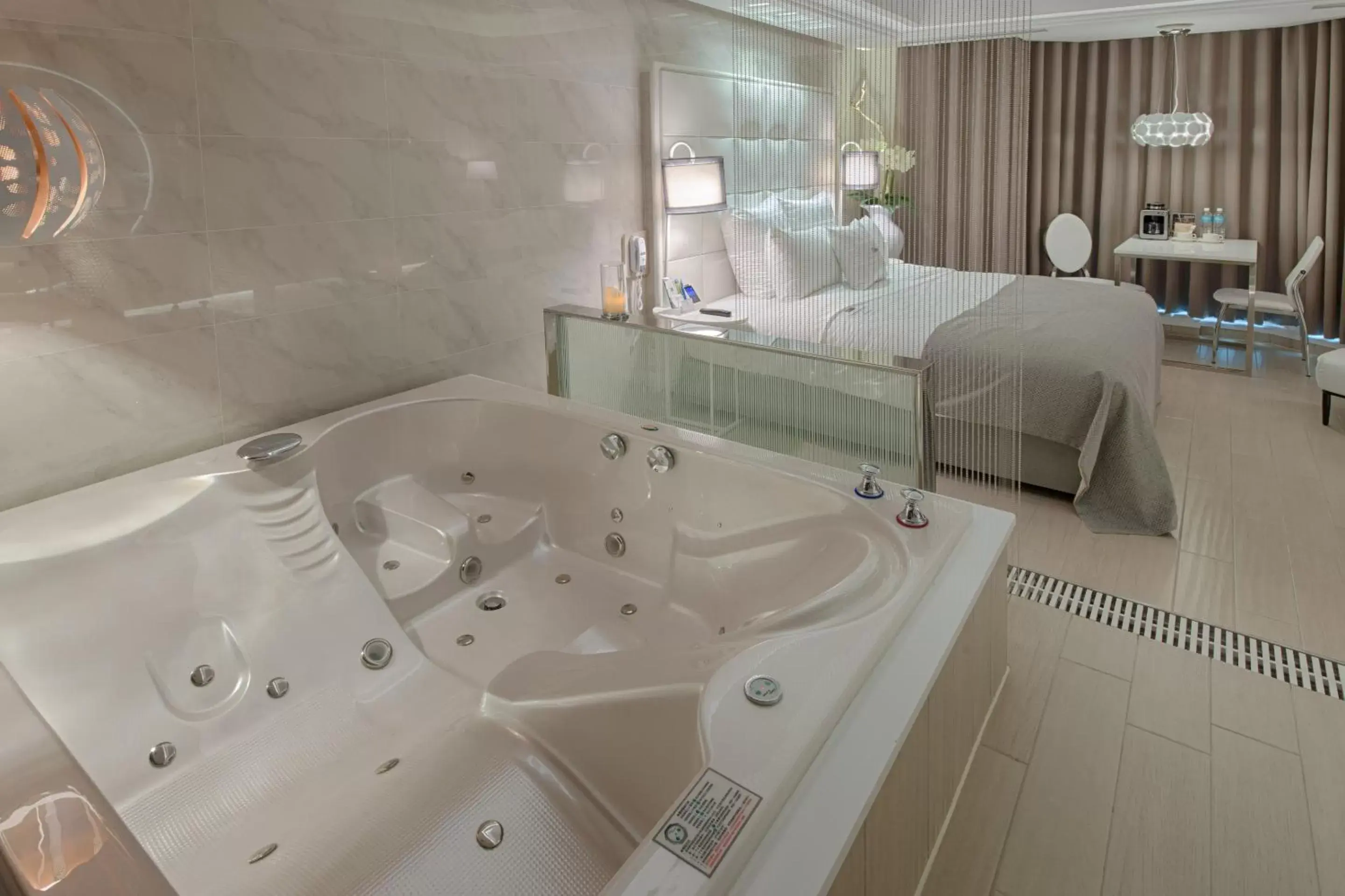 Hot Tub, Bathroom in Six Star Motel-Taoyuan
