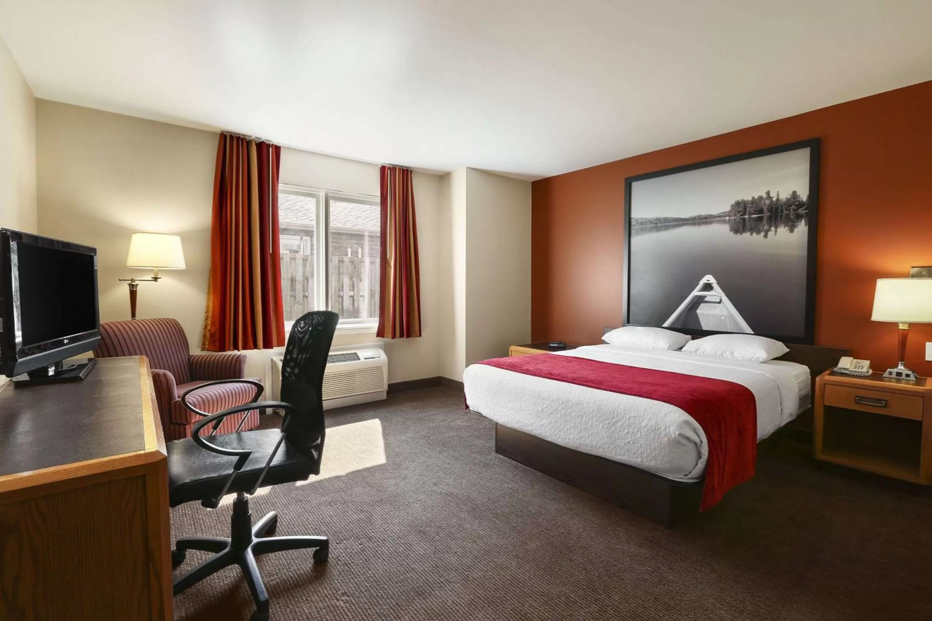 On site, Bed in Super 8 by Wyndham North Bay