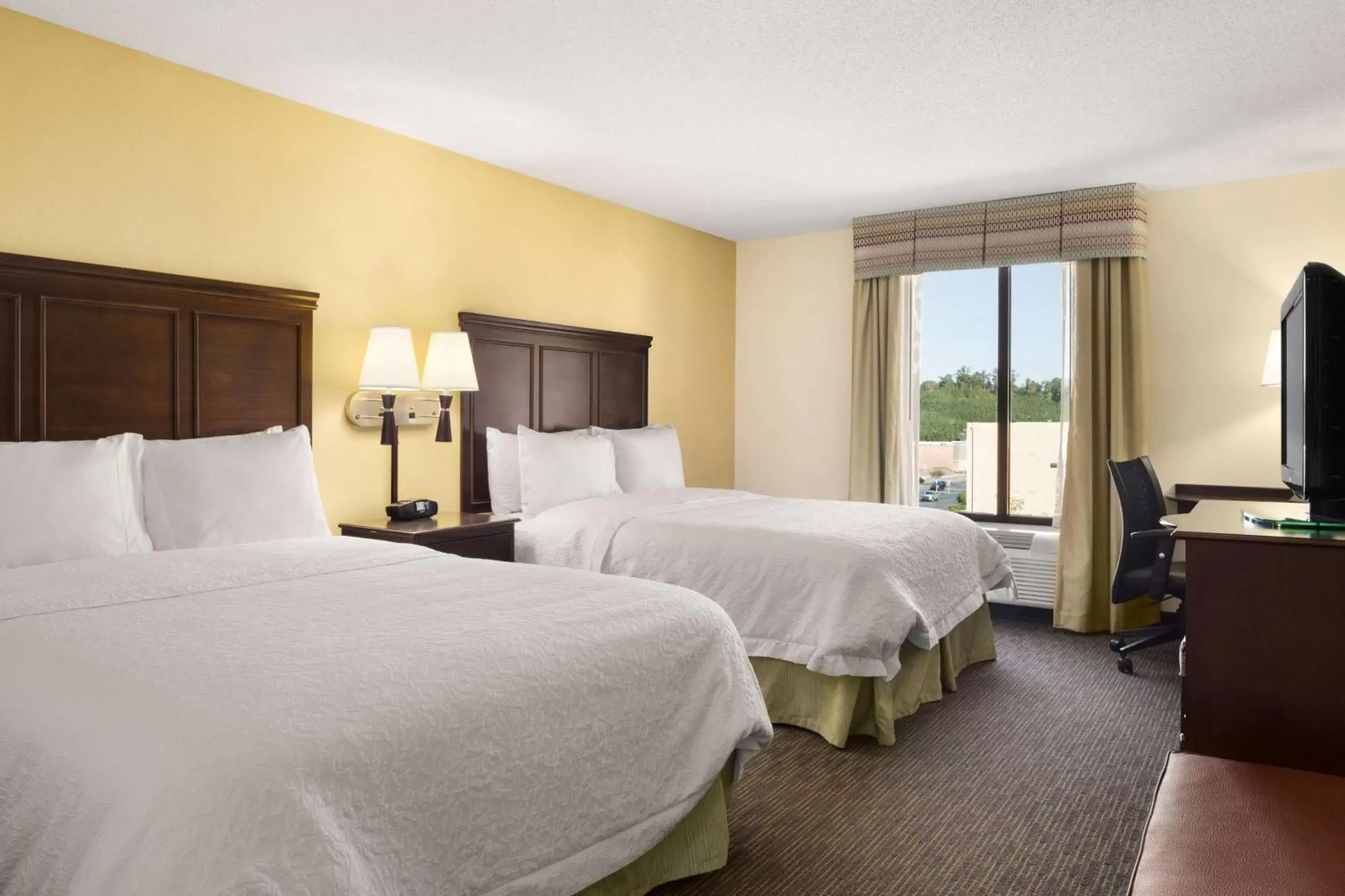 Queen Room with Two Queen Beds - Disability Access Hearing Accessible - Non-Smoking in Hampton Inn & Suites Birmingham/280 East-Eagle Point Queen Room with Two Queen Beds - Disability Access Hearing Accessible - Non-Smoking in Hampton Inn & Suites Birmingham/280 East-Eagle Point
