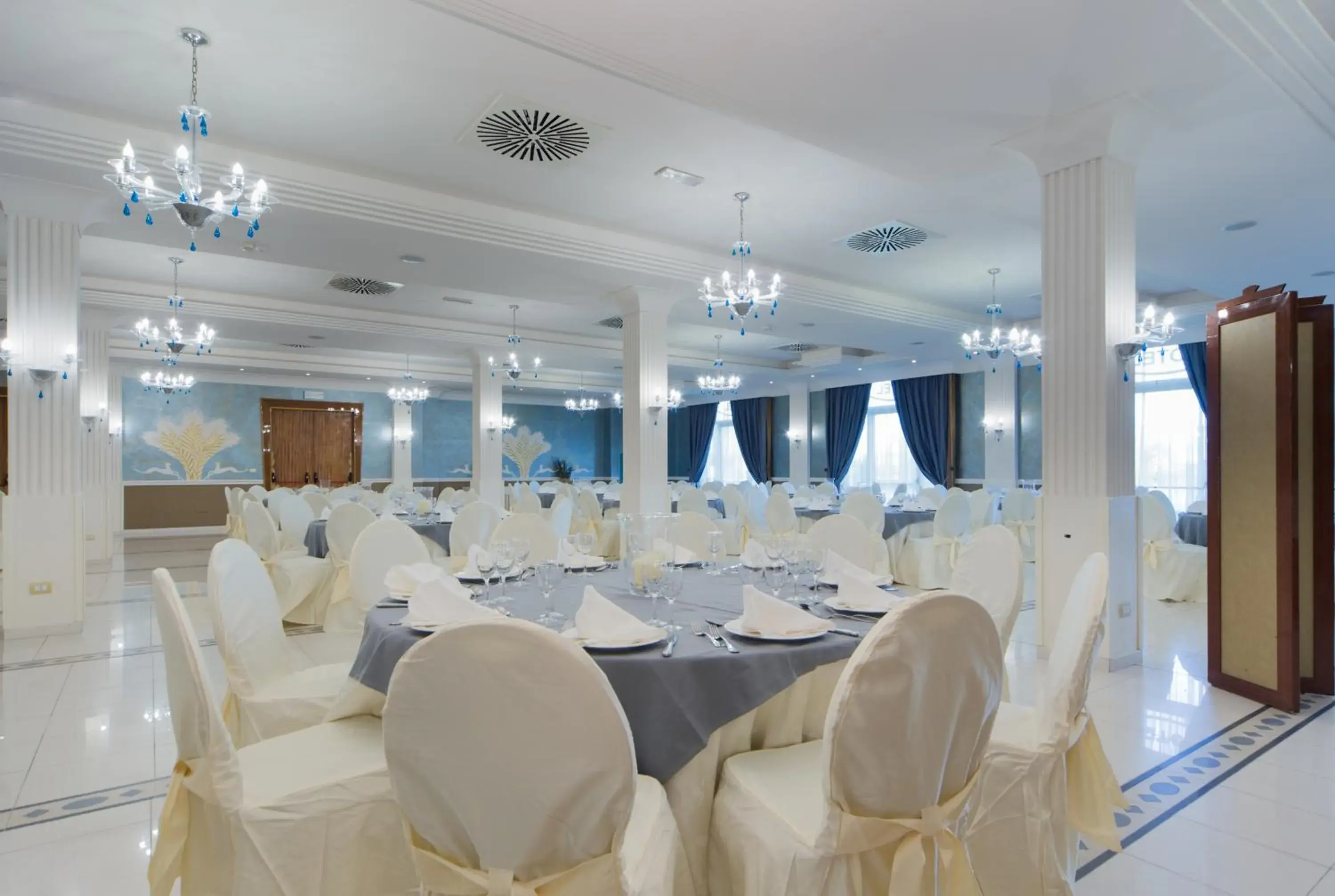 Restaurant/places to eat, Banquet Facilities in Zanhotel Centergross