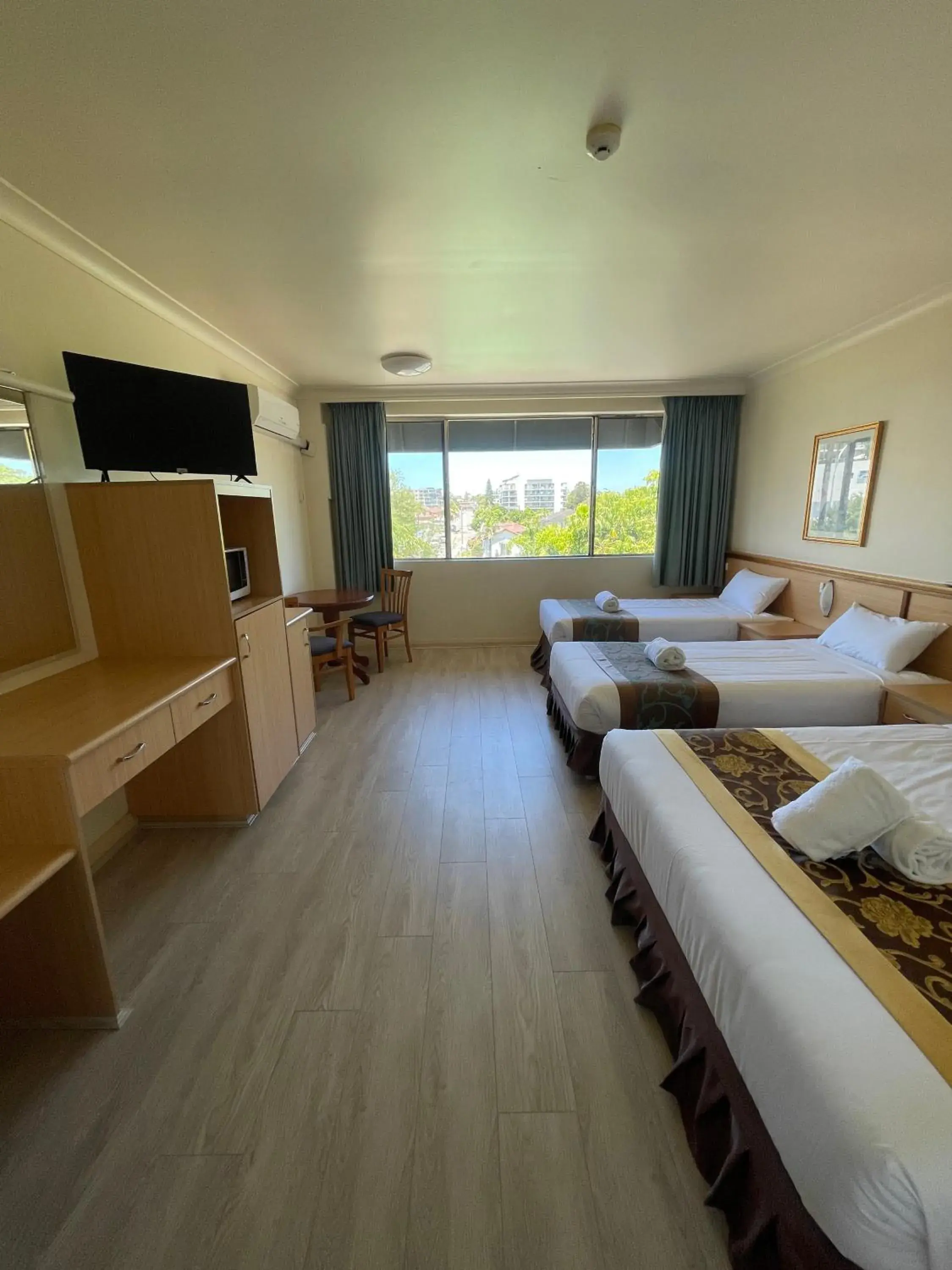 Communal lounge/ TV room in El Lago Waters Motel