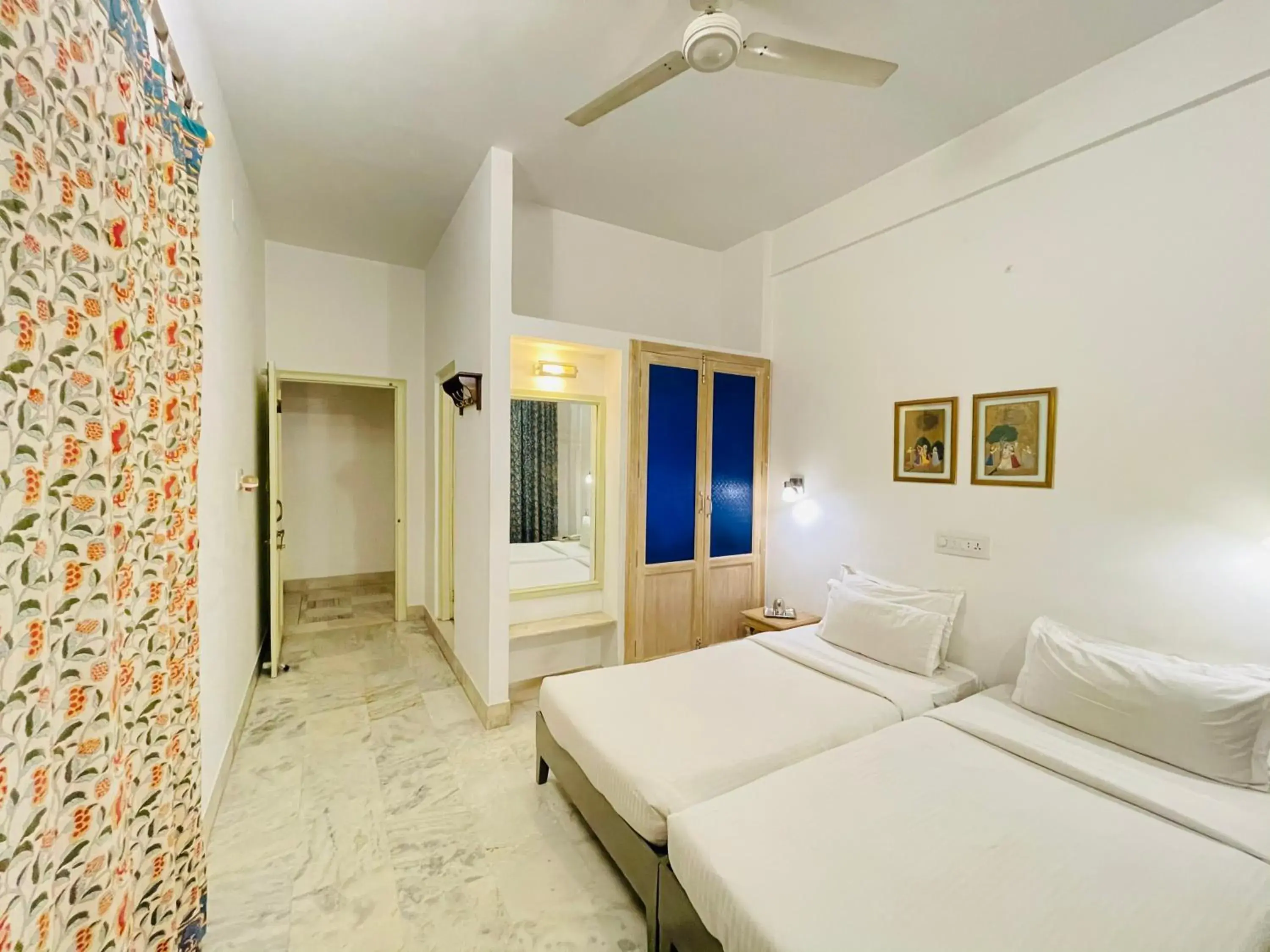 Photo of the whole room, Bed in Jaiwana Haveli Photo of the whole room, Bed in Jaiwana Haveli