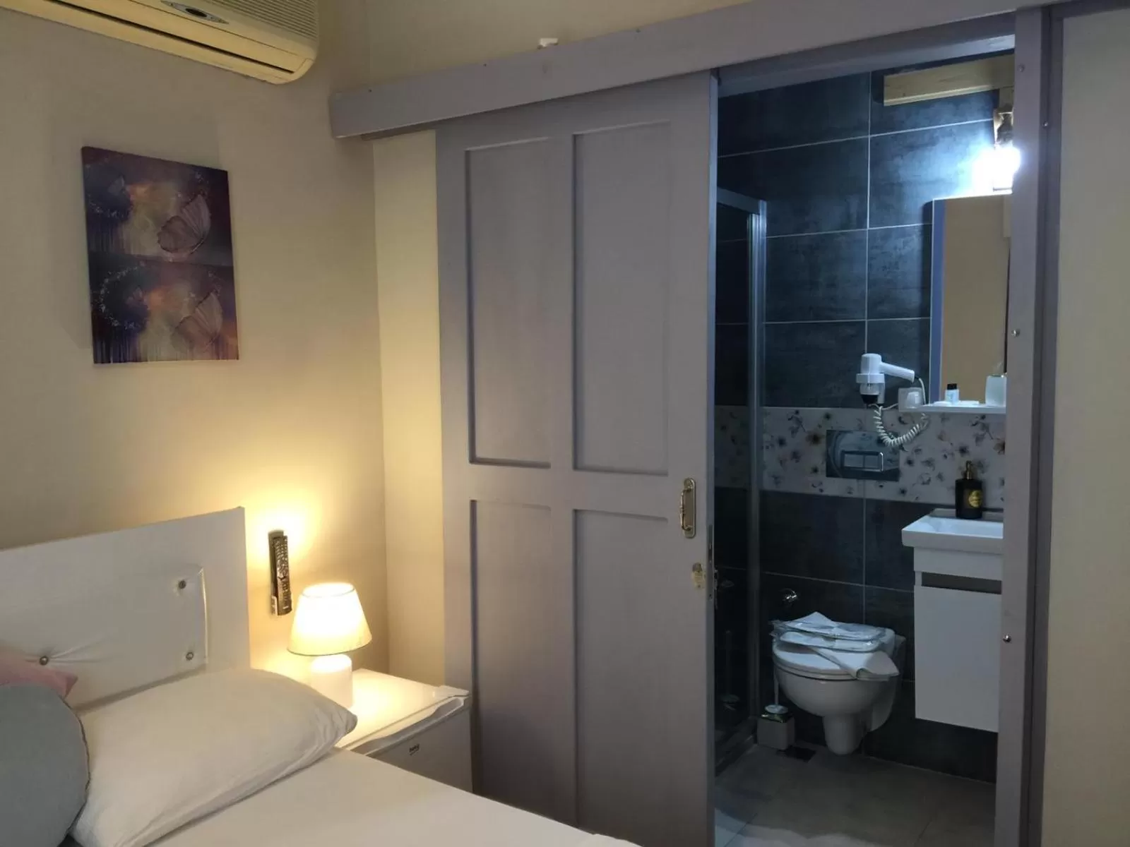 Bathroom, Bed in Balim Sultany