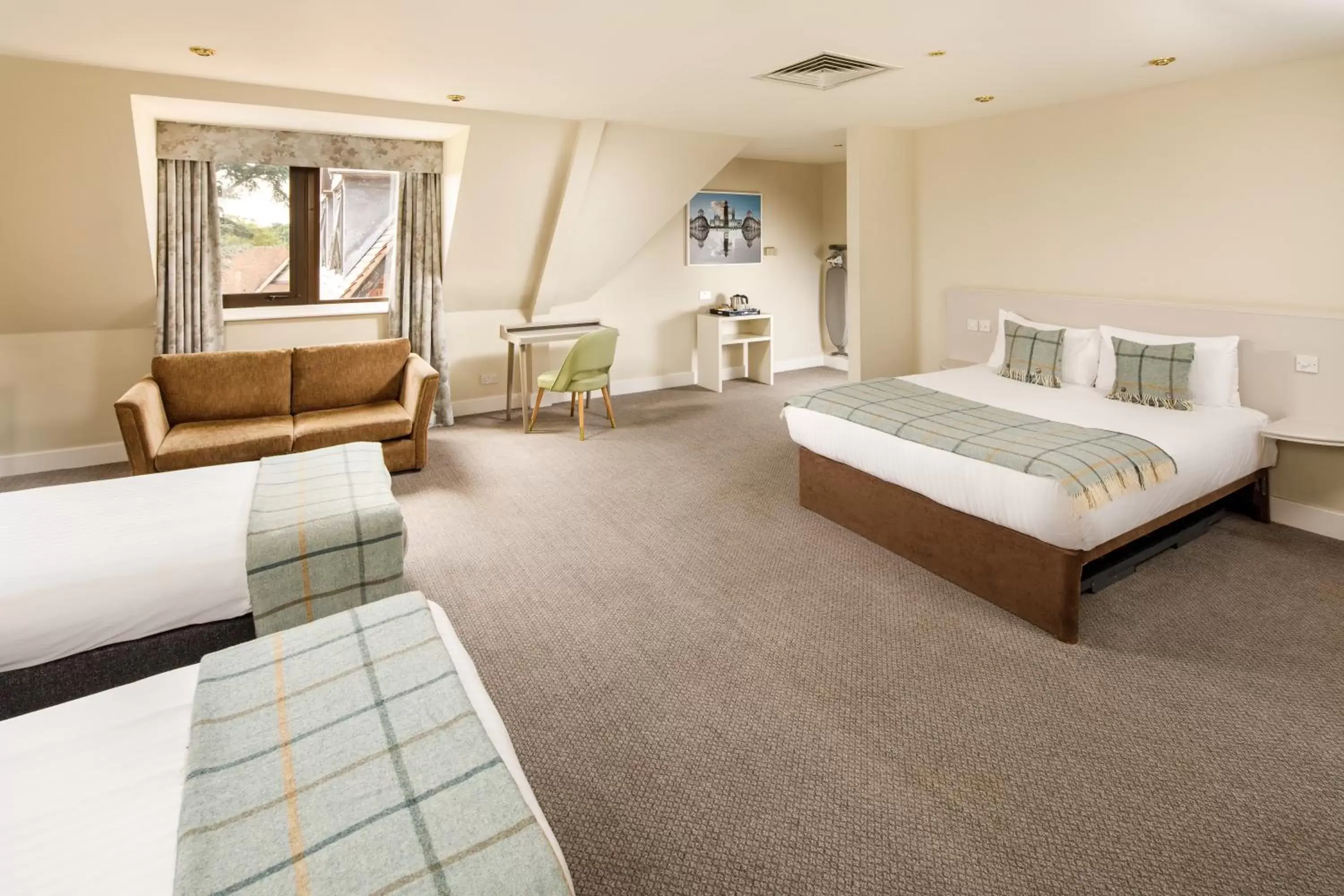Bed in Mercure Hull Grange Park Hotel