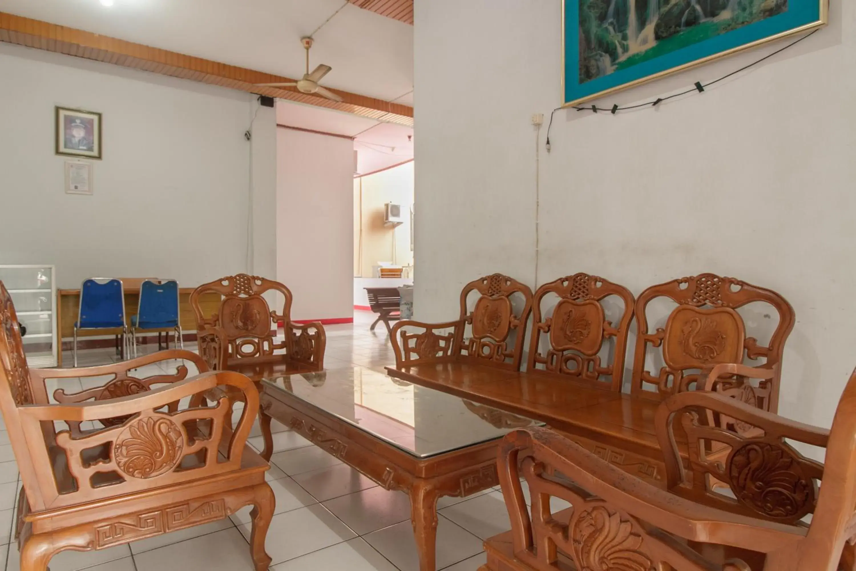 Dining area in KoolKost Syariah near Ayani Mega Mall Pontianak