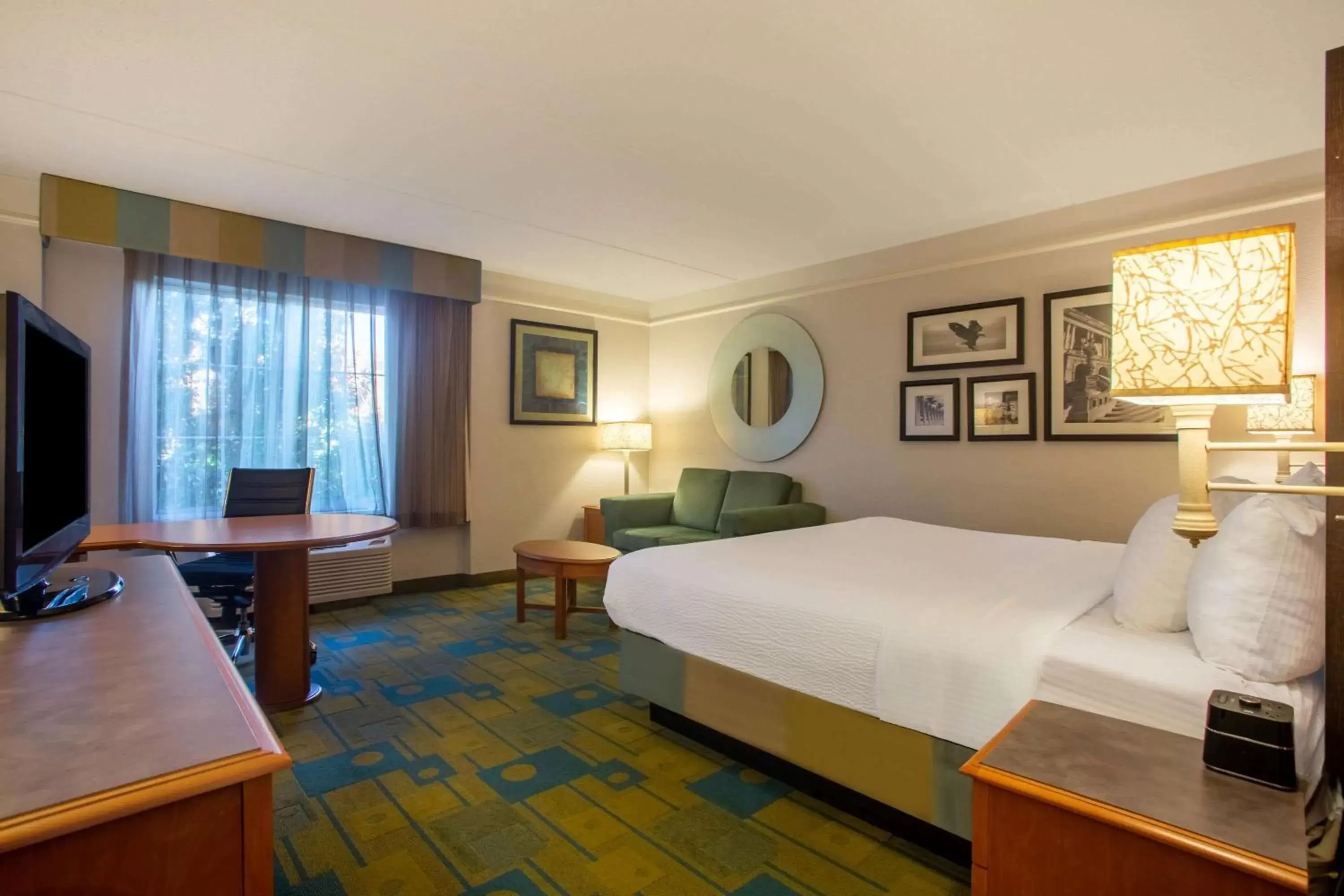 Photo of the whole room, Bed in La Quinta by Wyndham Charlotte Airport South