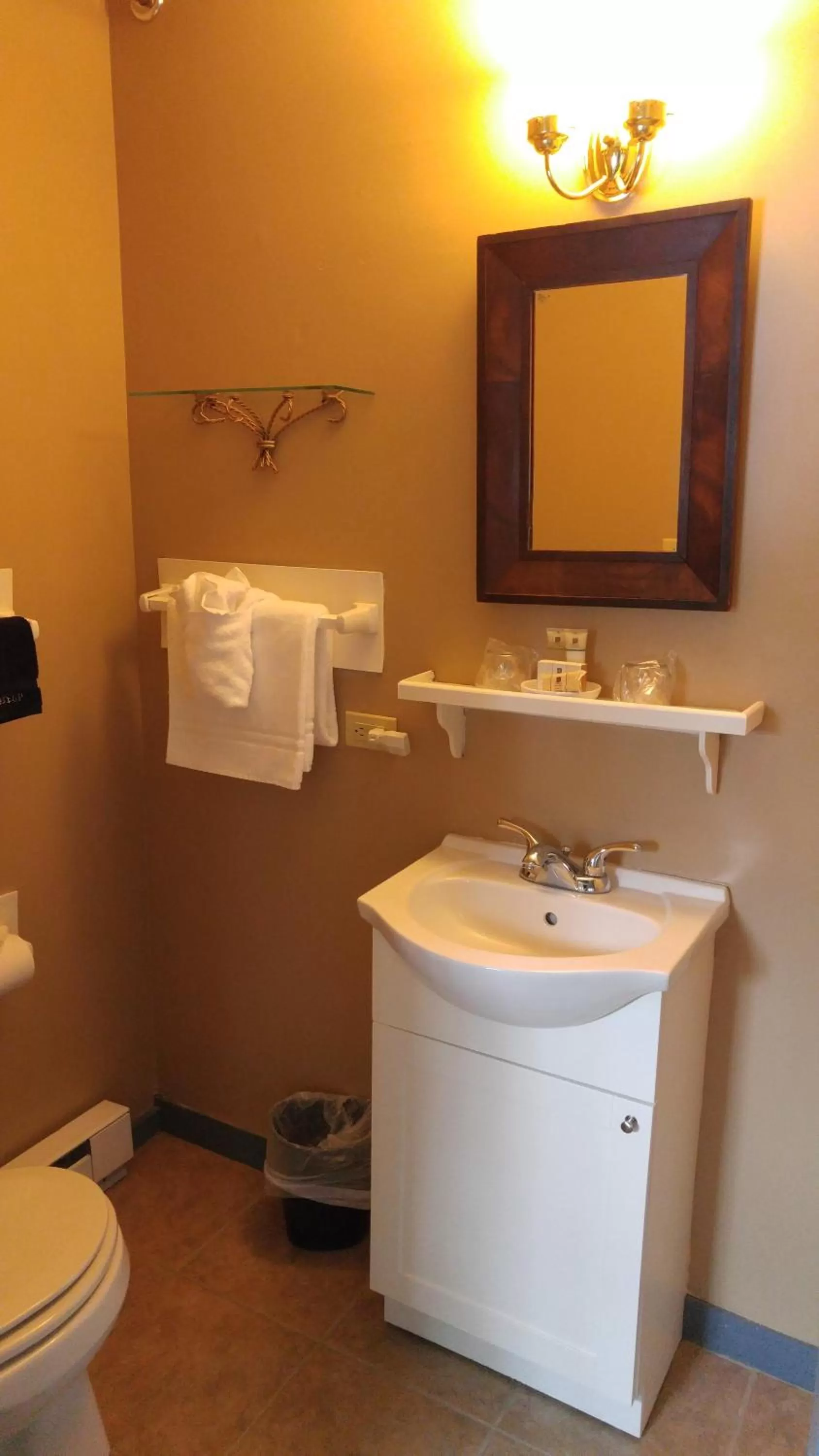 Bathroom in Benjamin Prescott Inn