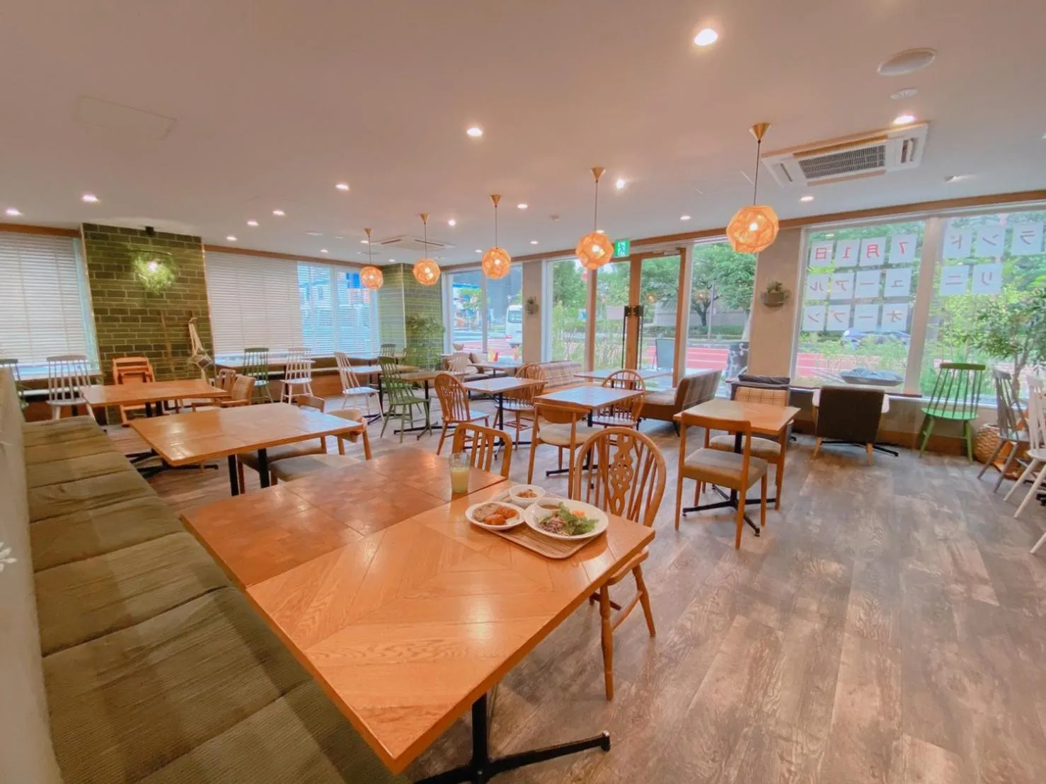 Restaurant/places to eat in Center Hotel Narita2 R51