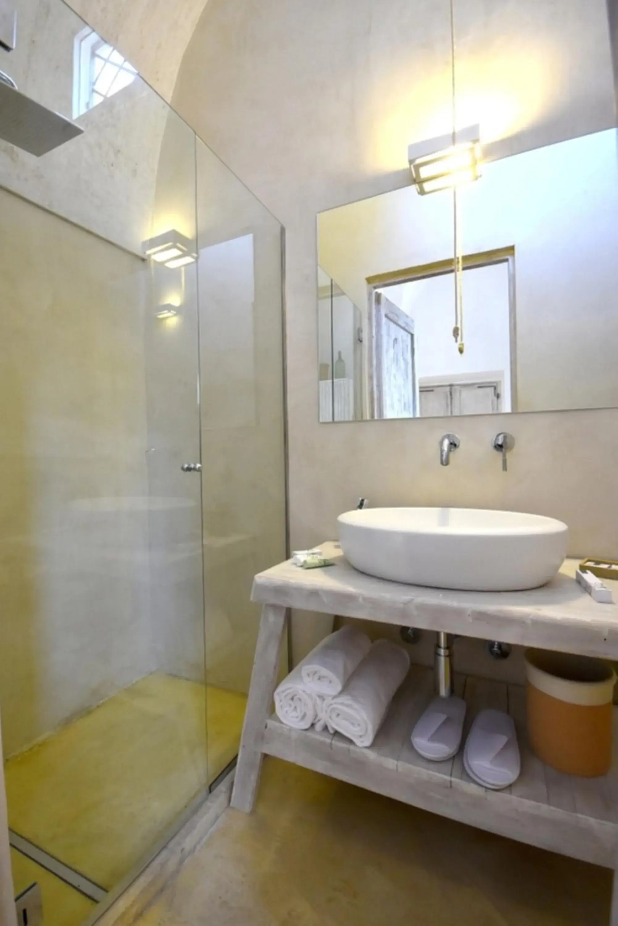 Bathroom in Palazzo Castriota Scanderberg