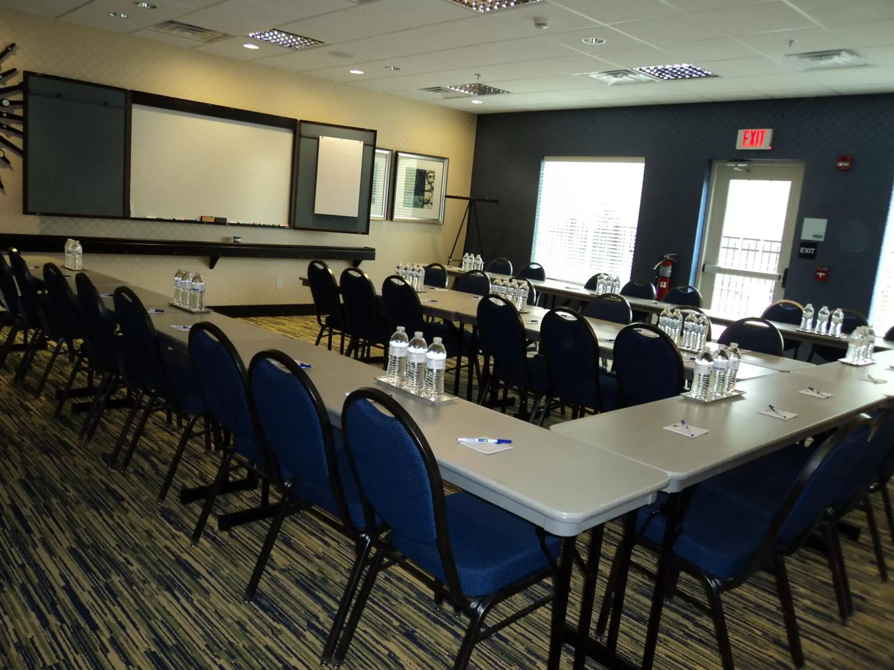 Meeting/conference room in Holiday Inn Express and Suites Dickson City, an IHG Hotel