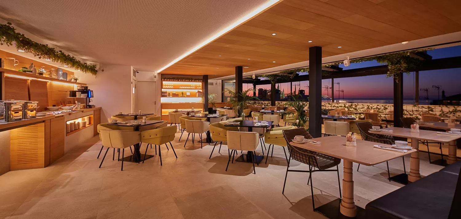 Restaurant/places to eat in Nakar Hotel