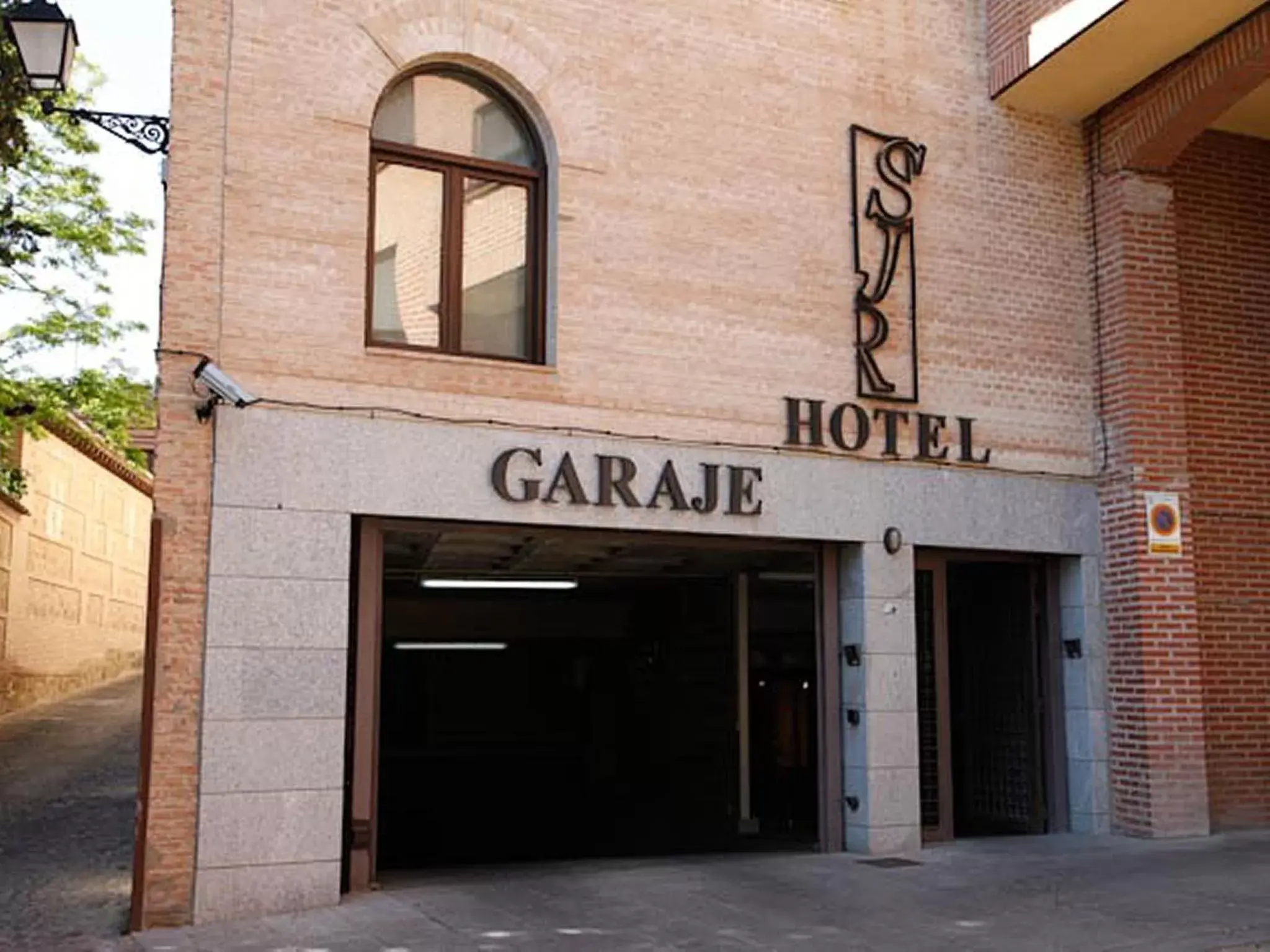 Facade/entrance in Hotel San Juan de los Reyes