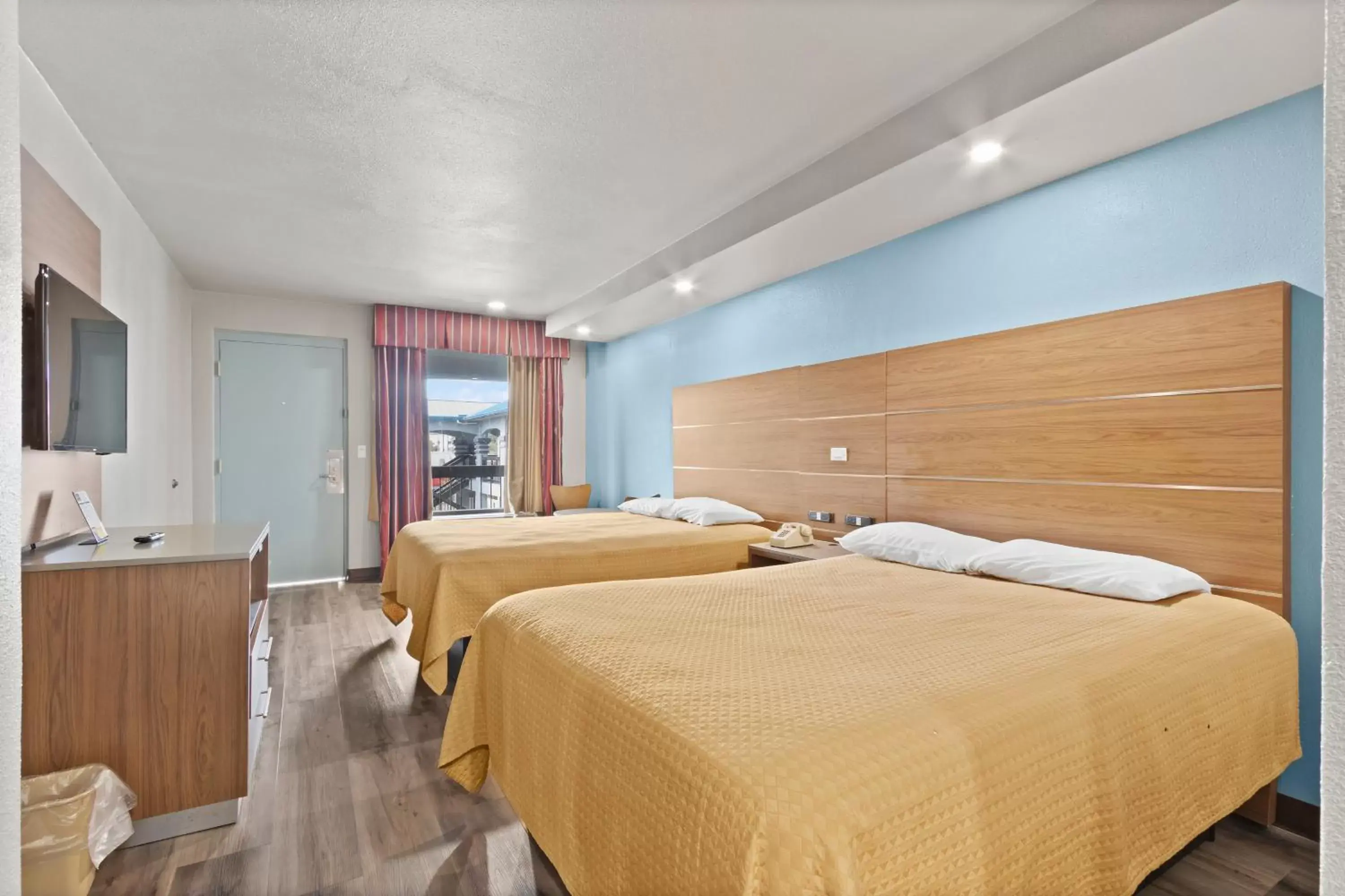 Bedroom, Bed in Regency Inn Near Boardwalk & Hurlburt Field Bedroom, Bed in Regency Inn Near Boardwalk & Hurlburt Field