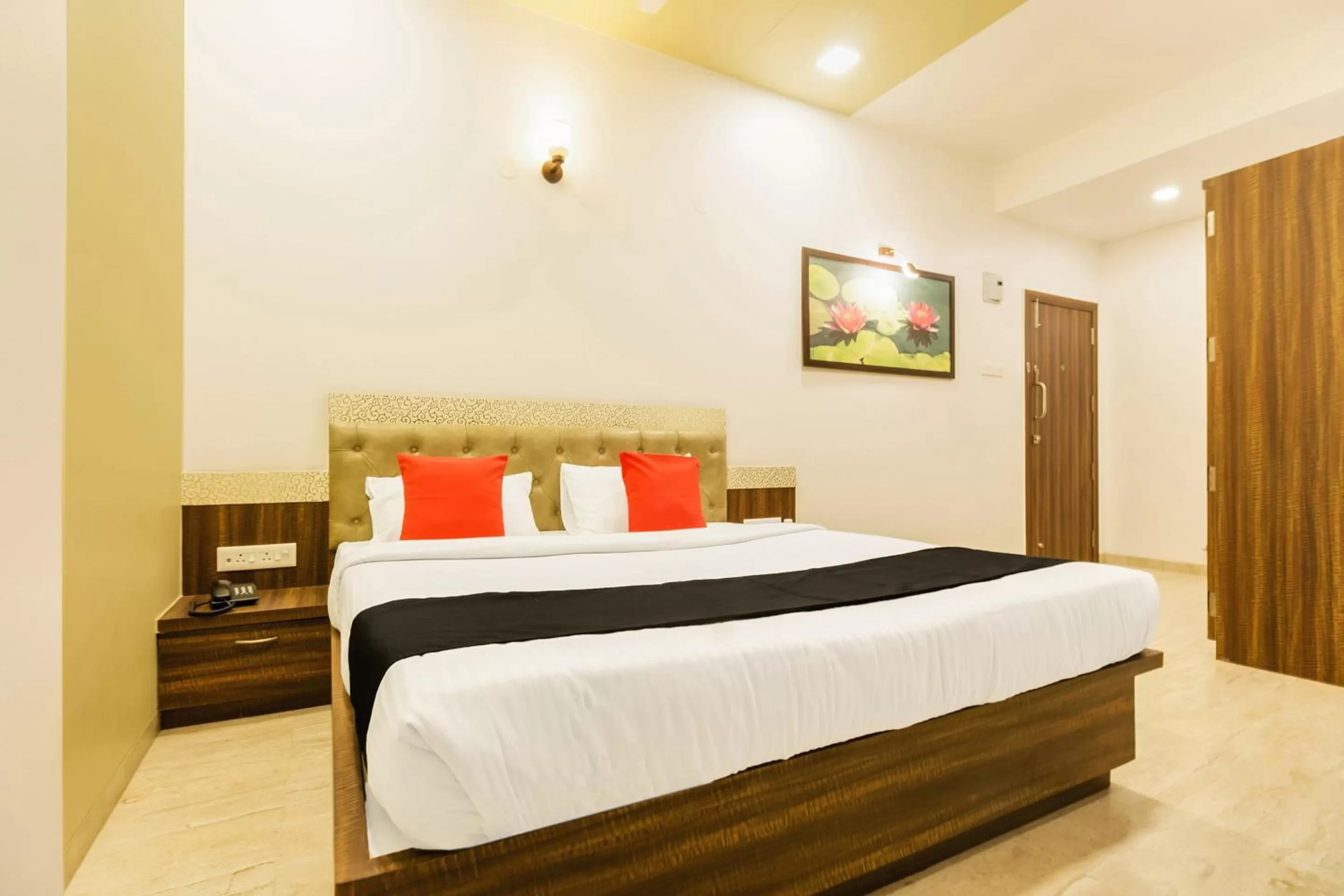 Bedroom, Bed in Hotel Om Inn - Talegaon Dabhade