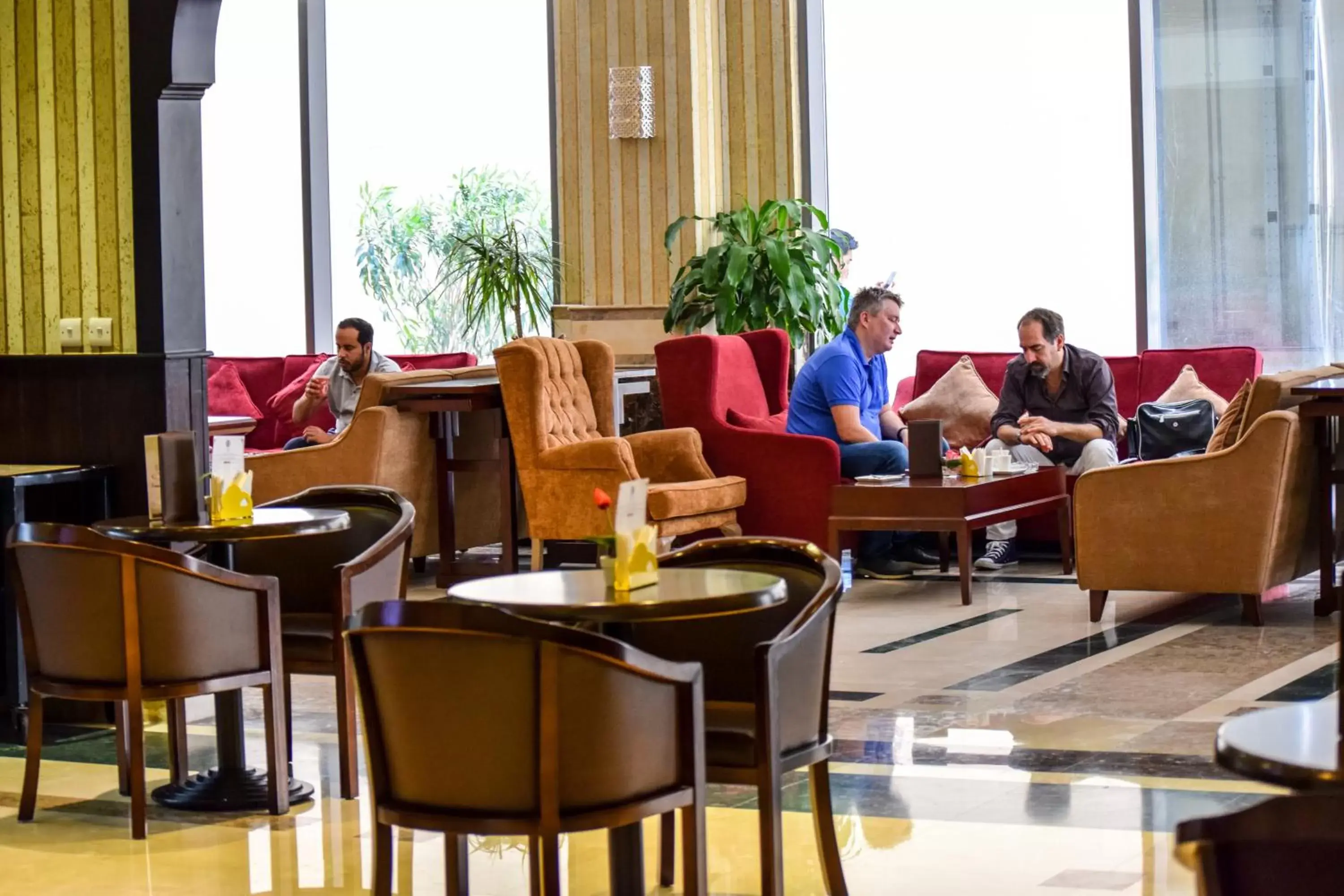 Lounge or bar, Restaurant/Places to Eat in Sapphire Plaza Hotel