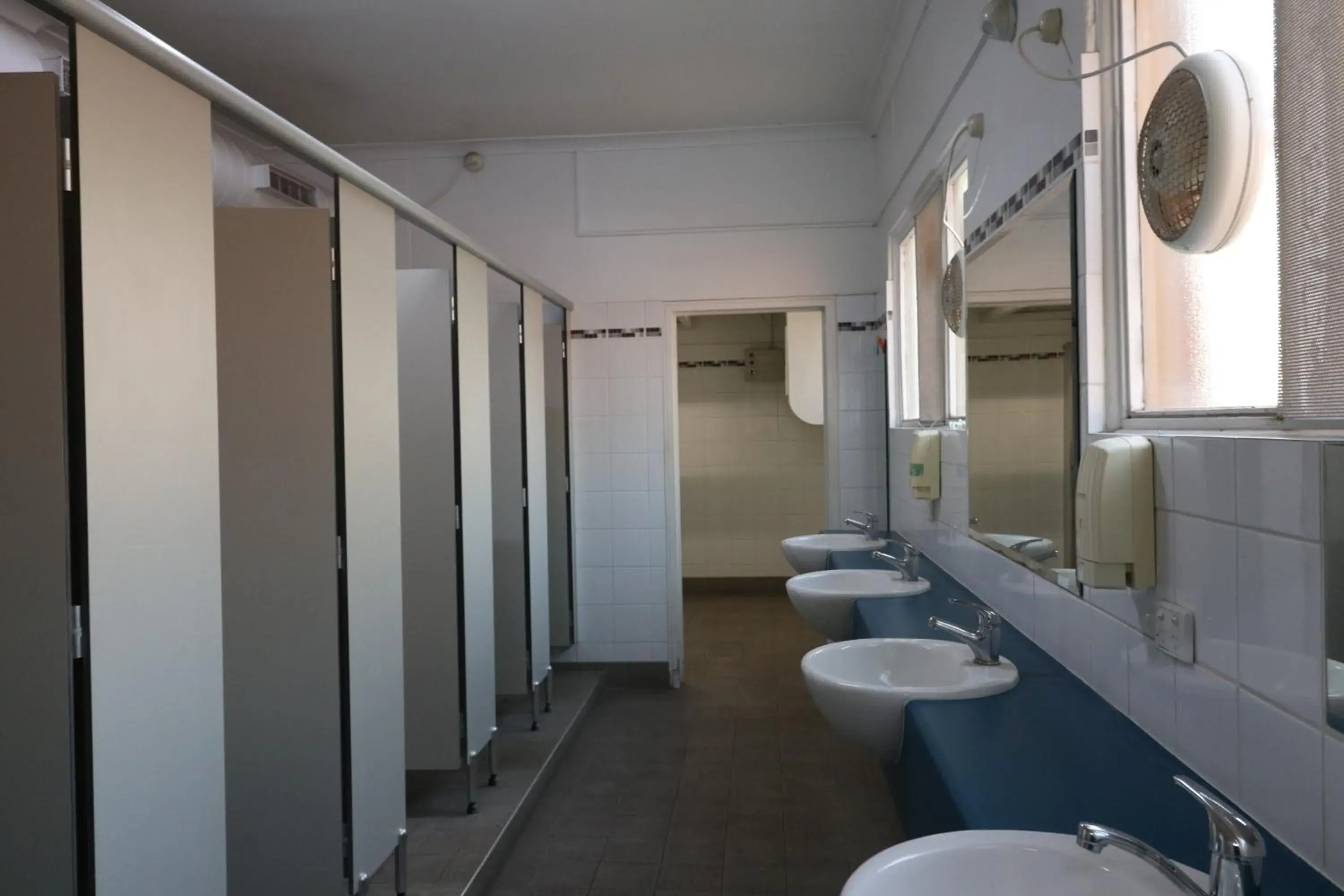 Toilet, Bathroom in Britannia on William Backpackers