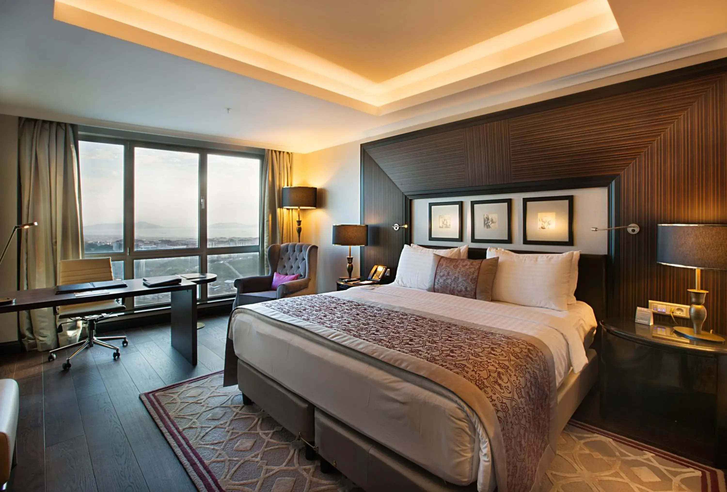 Bed in Dedeman Bostanci Istanbul Hotel & Convention Center