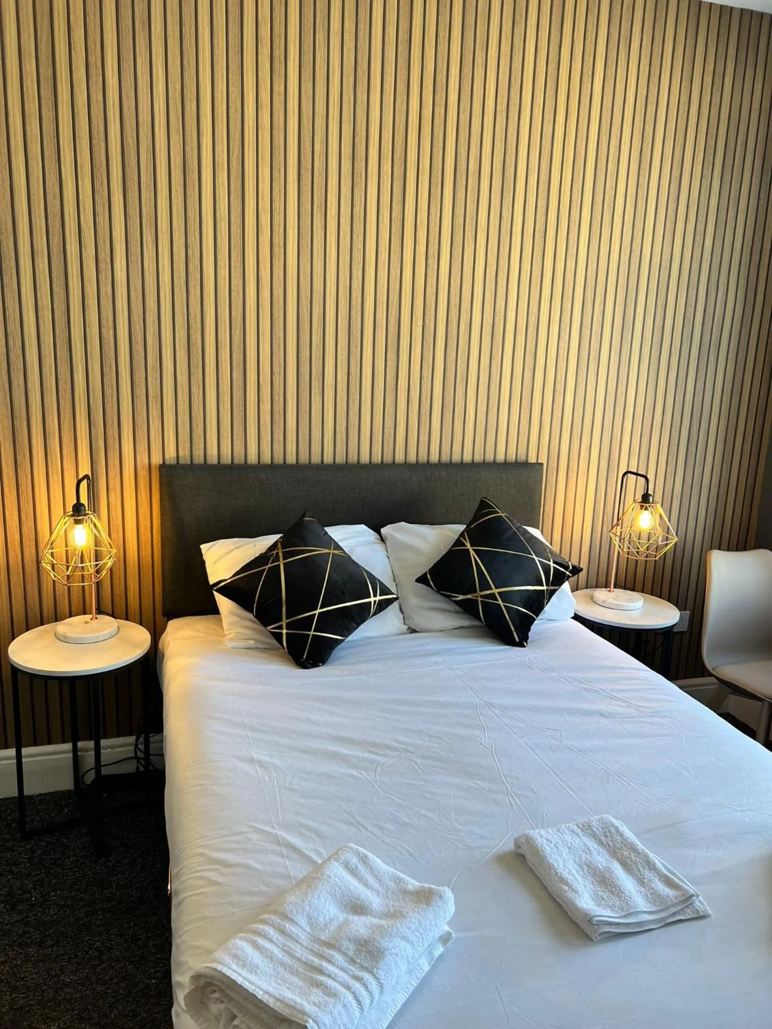 Bedroom in OYO Marine Parade Hotel, Eastbourne Pier