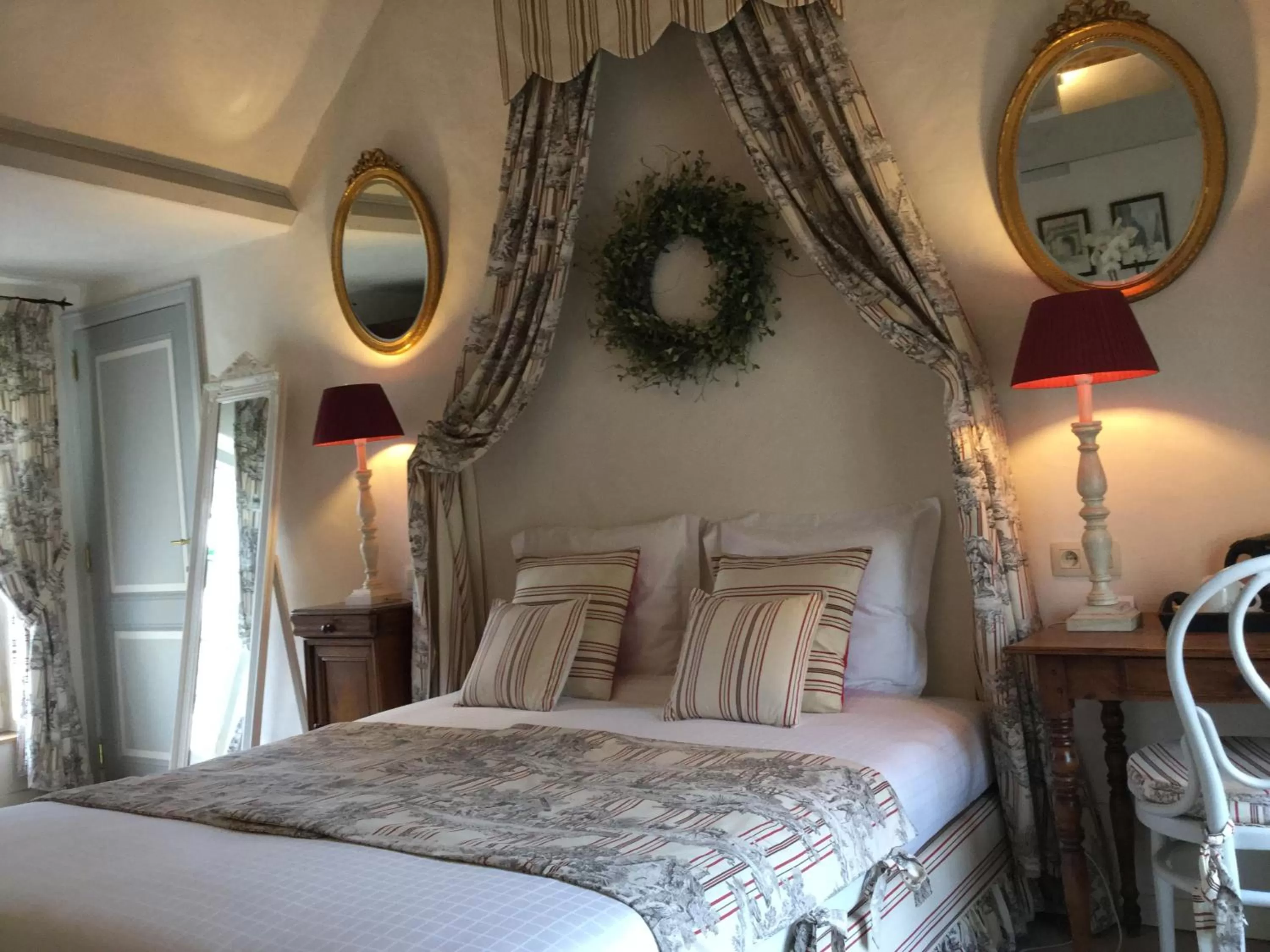 Photo of the whole room in B&B Auberge De Klasse