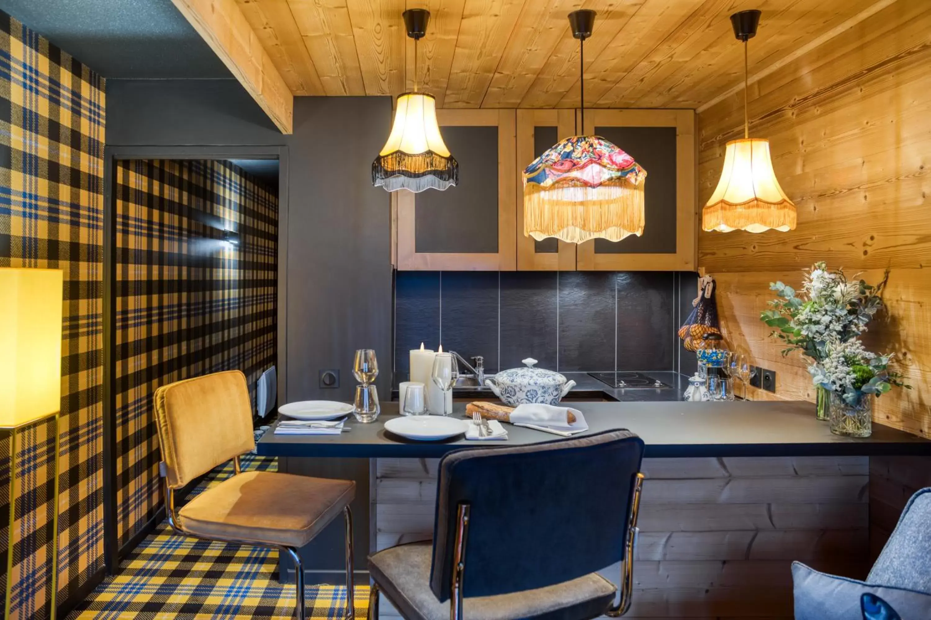 Kitchen or kitchenette, Dining Area in Mamie Megève