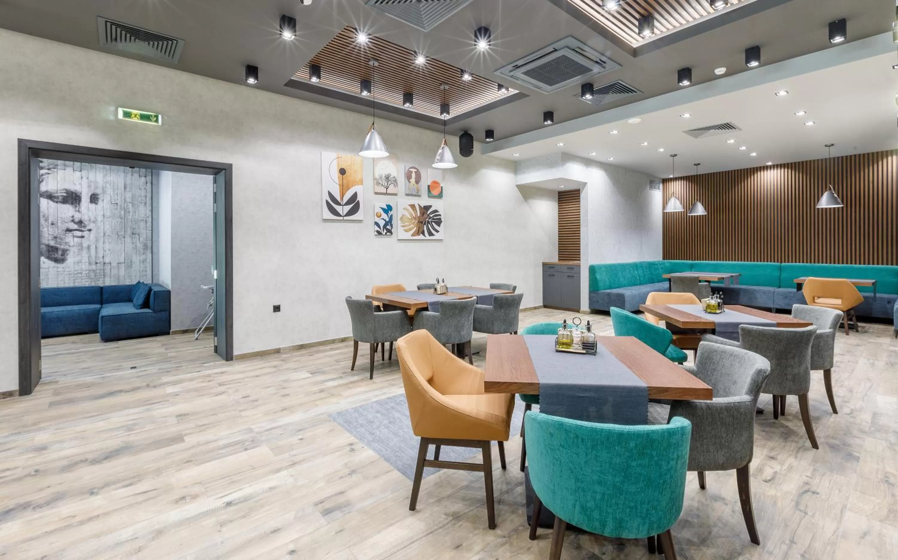 Restaurant/places to eat in Jitomir Hotel
