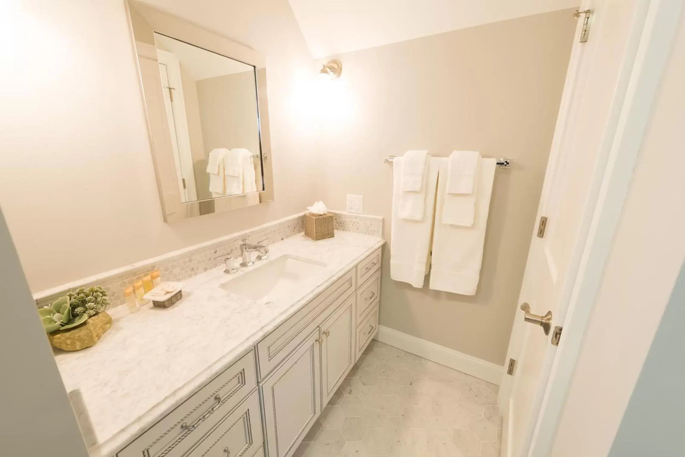 Bathroom in The East Island Reserve Hotel