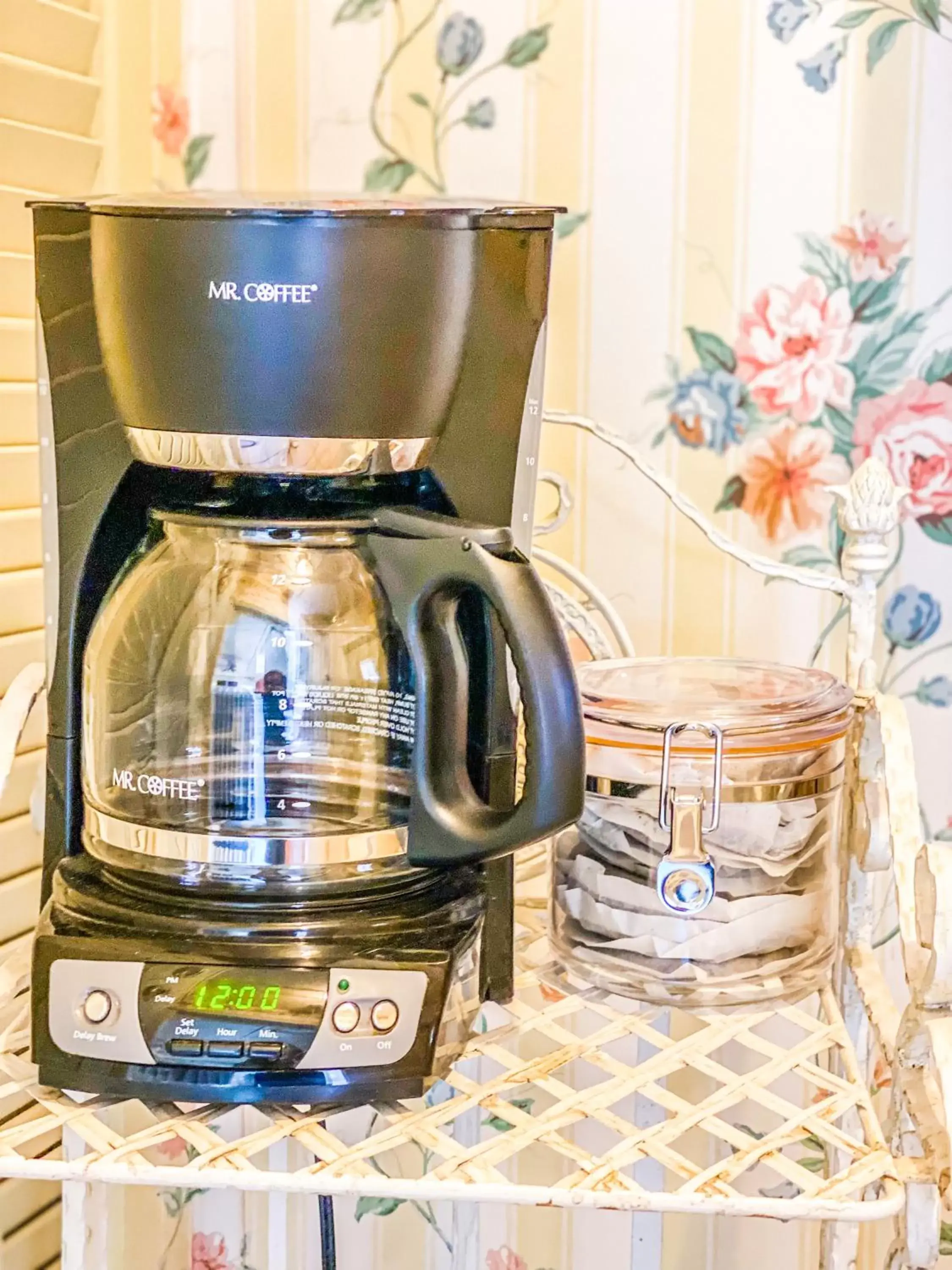 Coffee/tea facilities in Inn at the Art Center