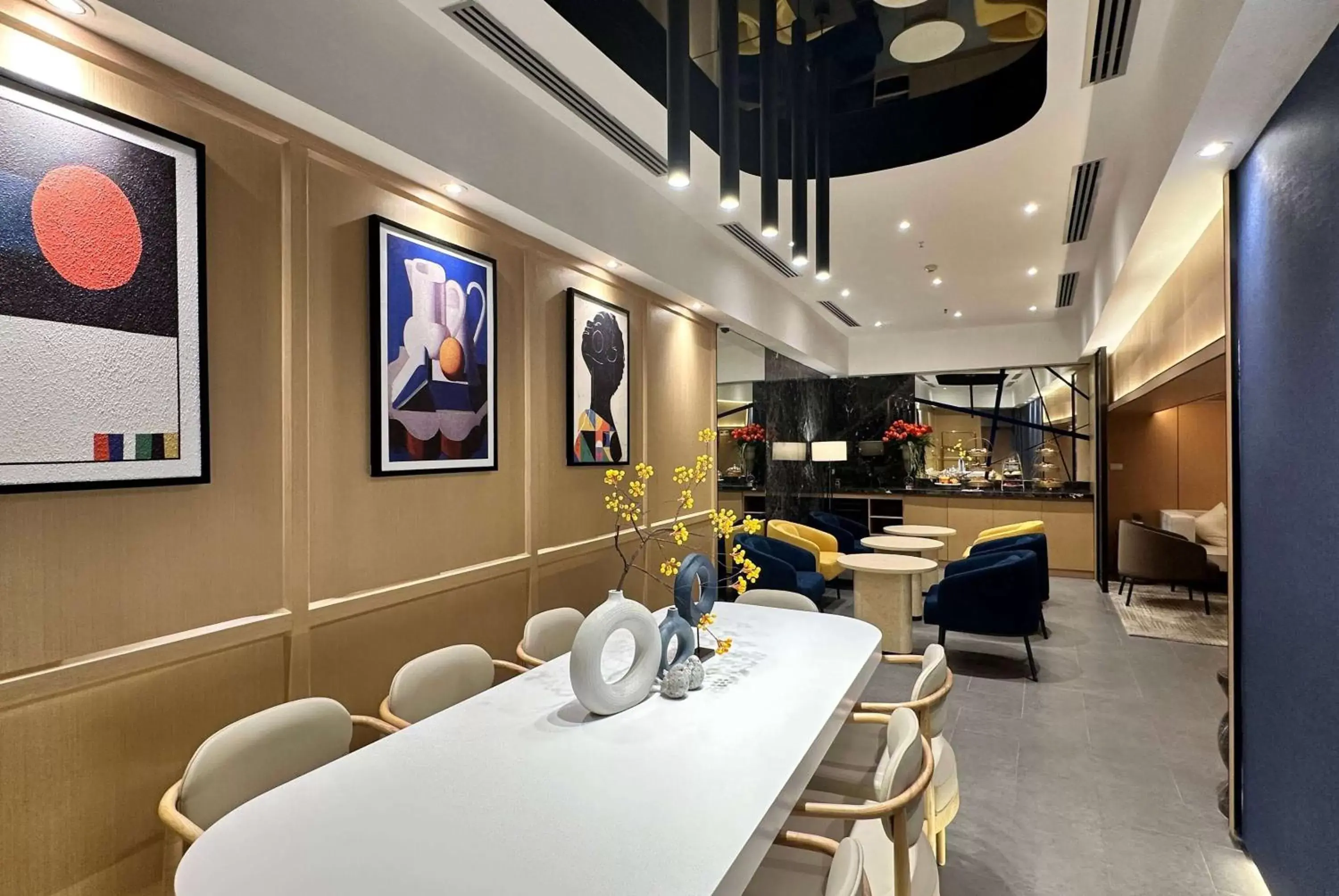 Lobby or reception, Restaurant/Places to Eat in Ramada by Wyndham Bangkok Sukhumvit 11