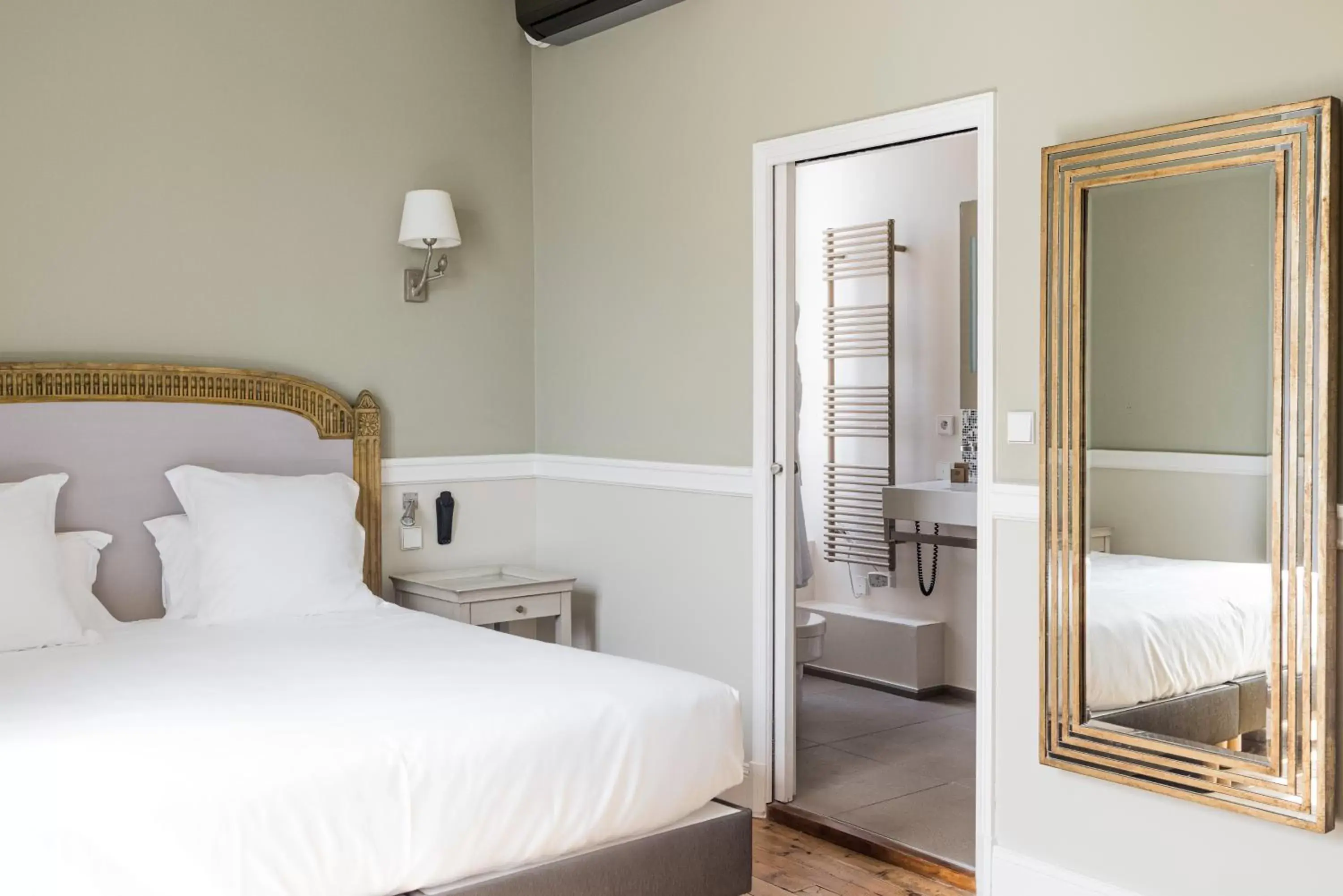 Bedroom, Bed in Hotel Saint Julien