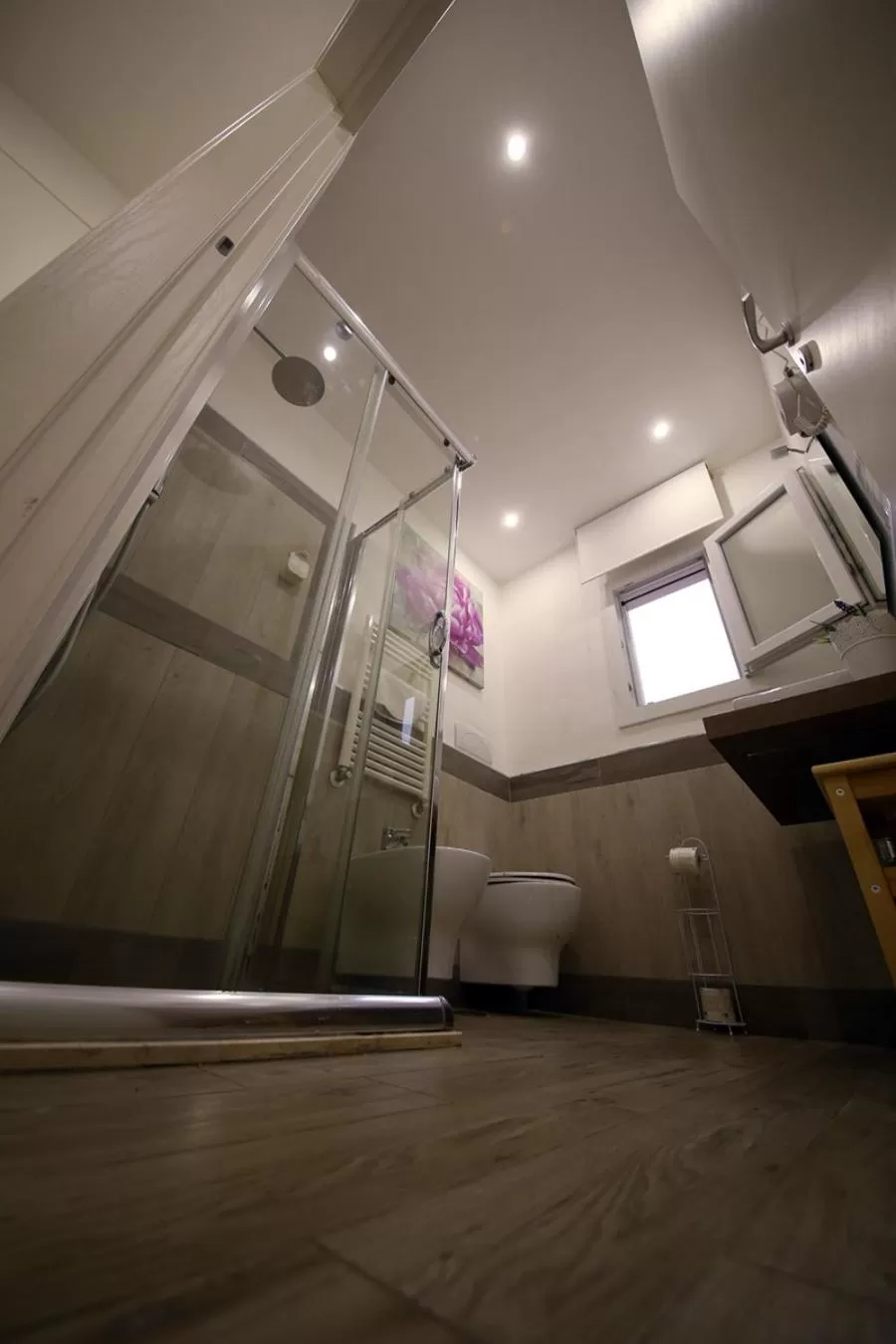 Shower in La piazzetta