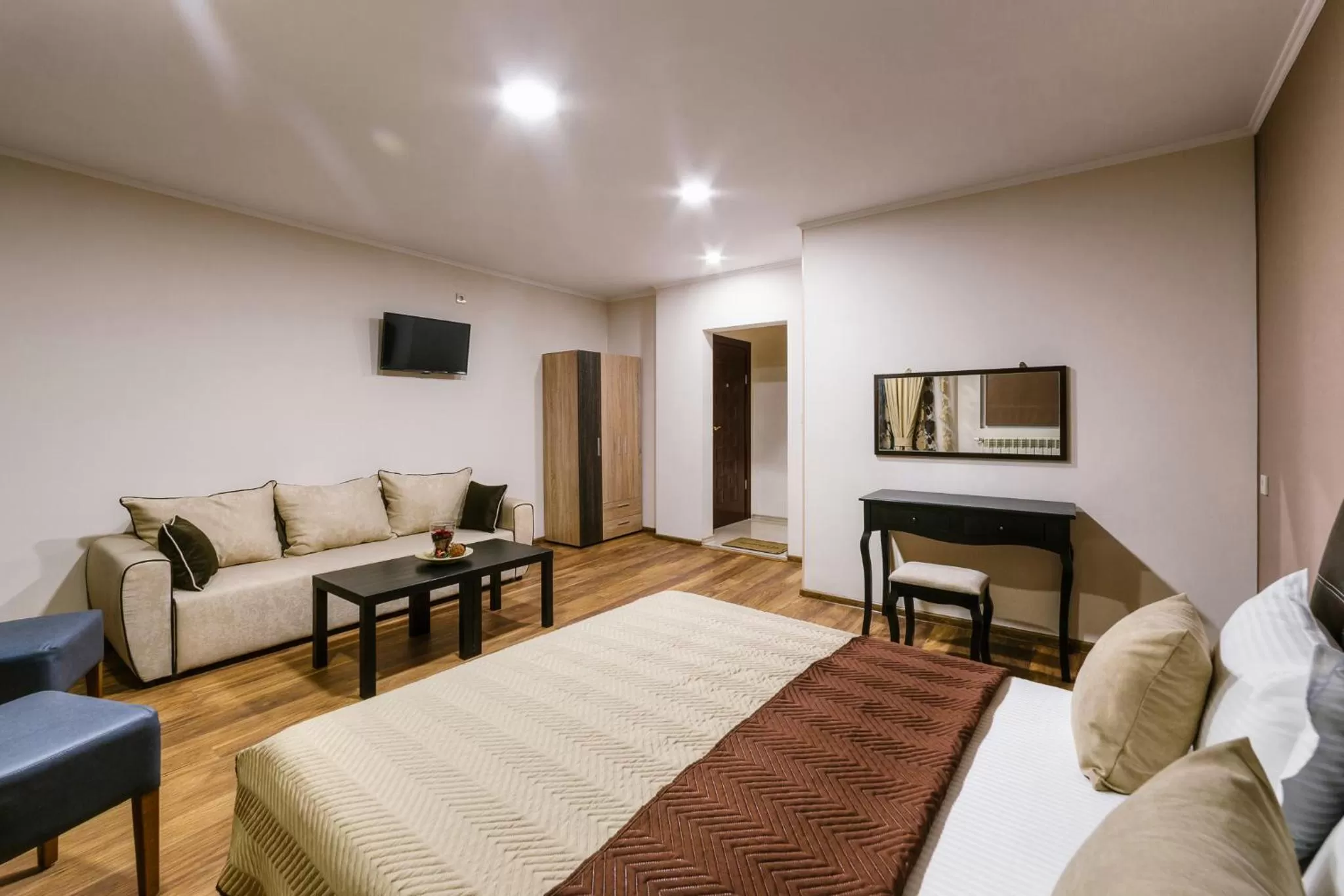 Photo of the whole room, Bed in Family Hotel Ring & Thermal