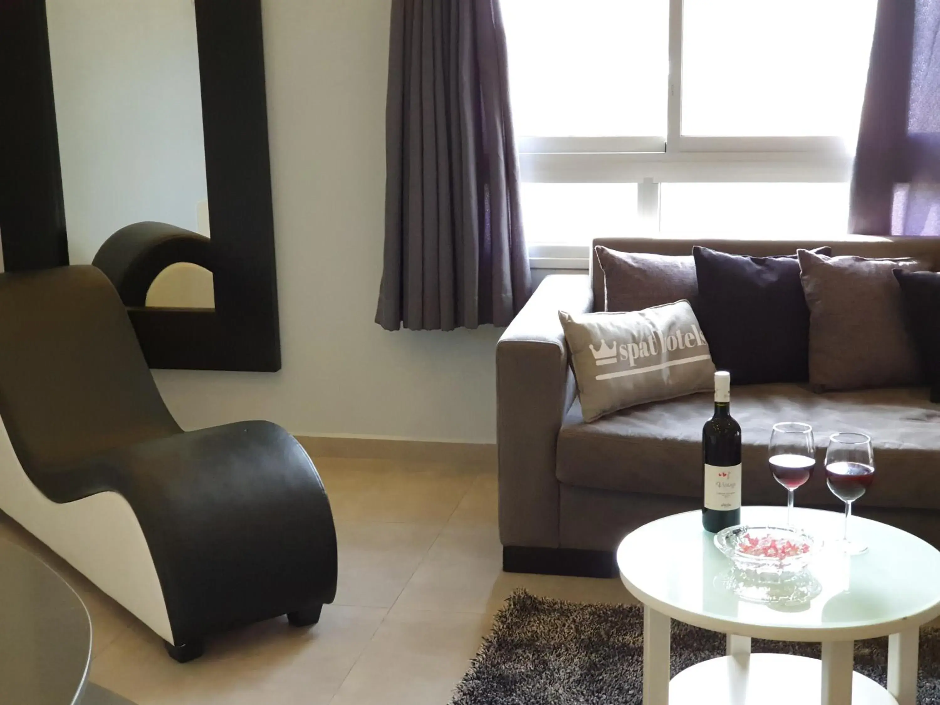 Photo of the whole room, Seating Area in Spat Hotel Ashdod