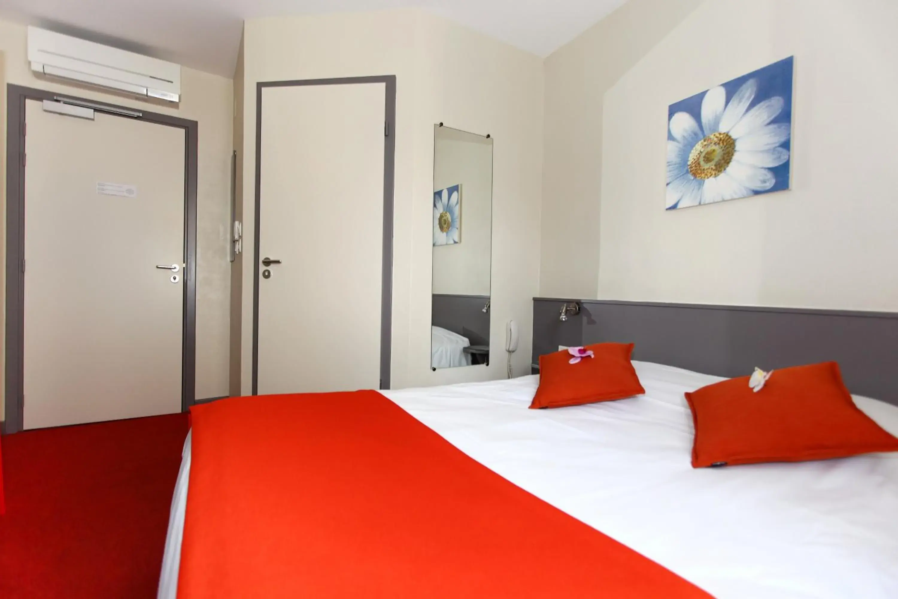 Bedroom, Bed in Hôtel De L'Ill