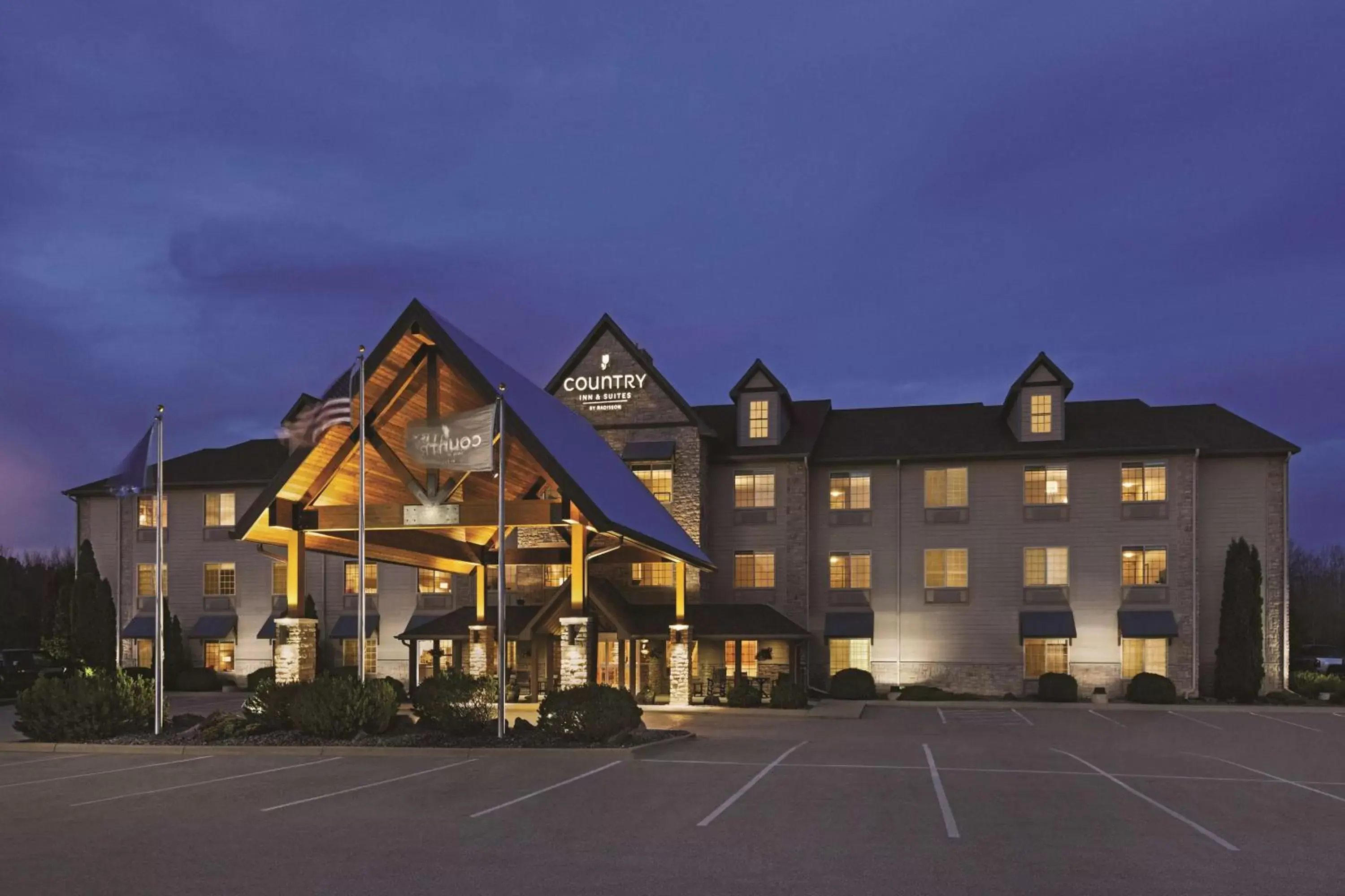 Property Building in Country Inn & Suites by Radisson, Green Bay North, WI