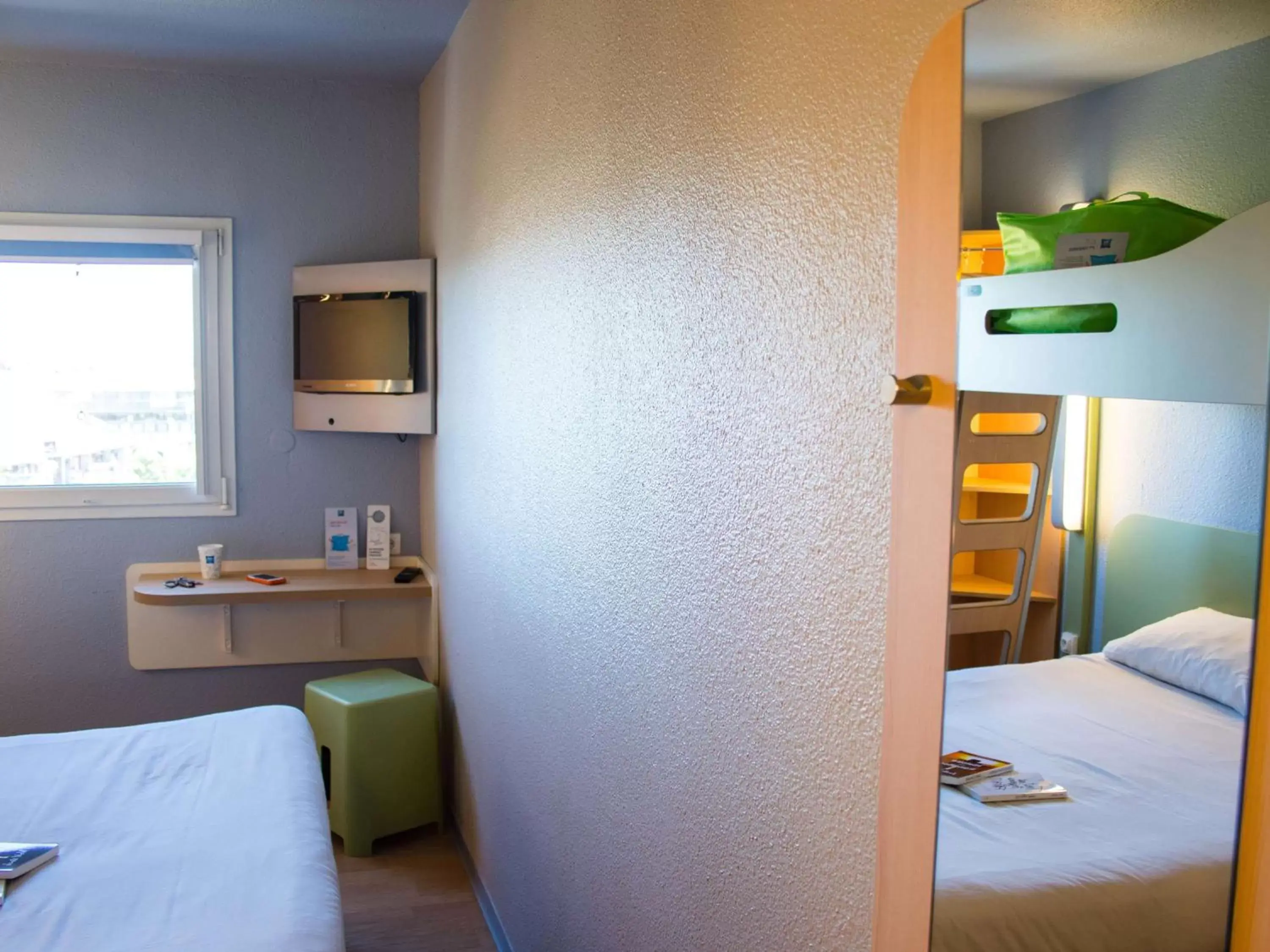 Photo of the whole room, Bed in ibis budget Narbonne Est