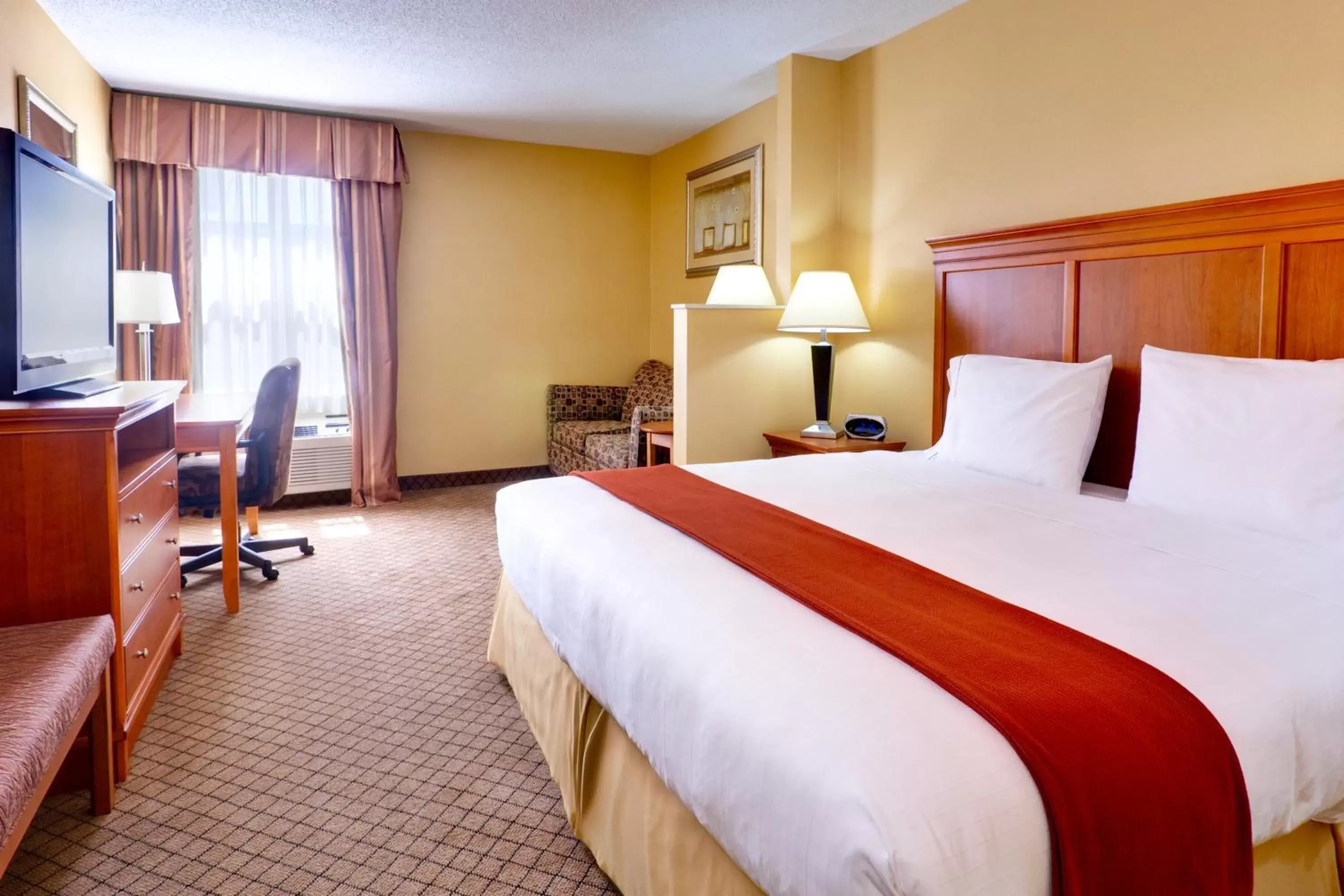 Day, Bed in Holiday Inn Express Hurricane Mills Waverly, an IHG Hotel