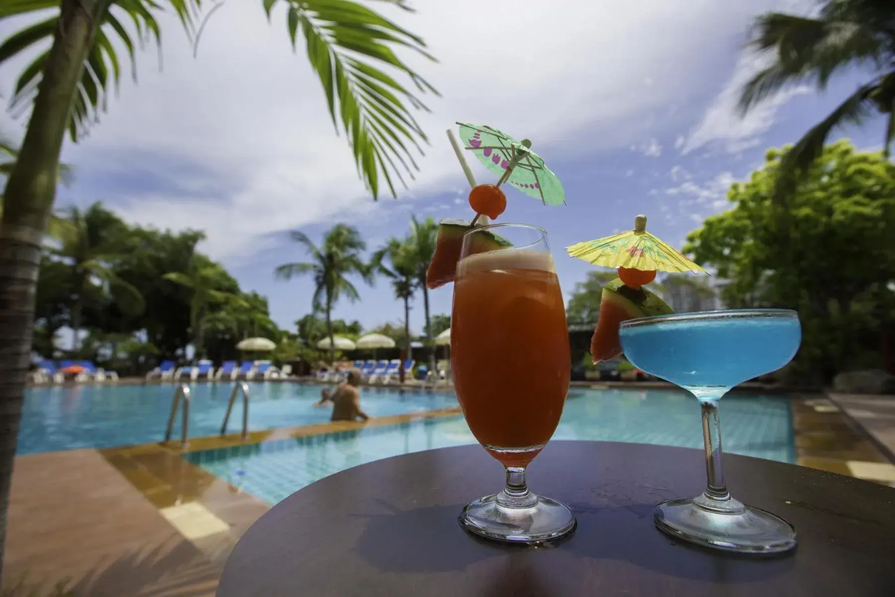 Food and drinks, Swimming Pool in Twin Palms Resort Pattaya