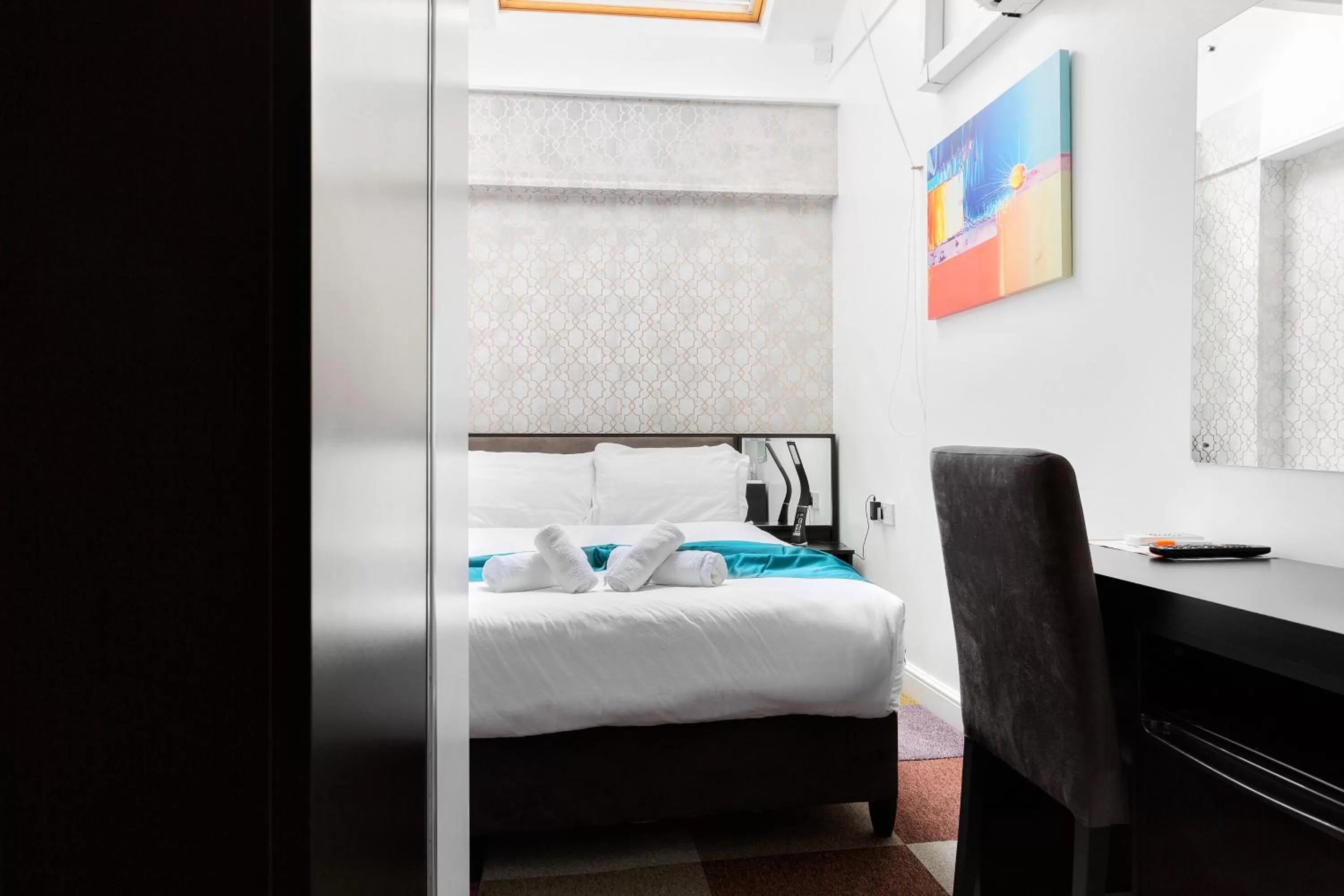 View (from property/room), Bed in Central Hoxton Shoreditch