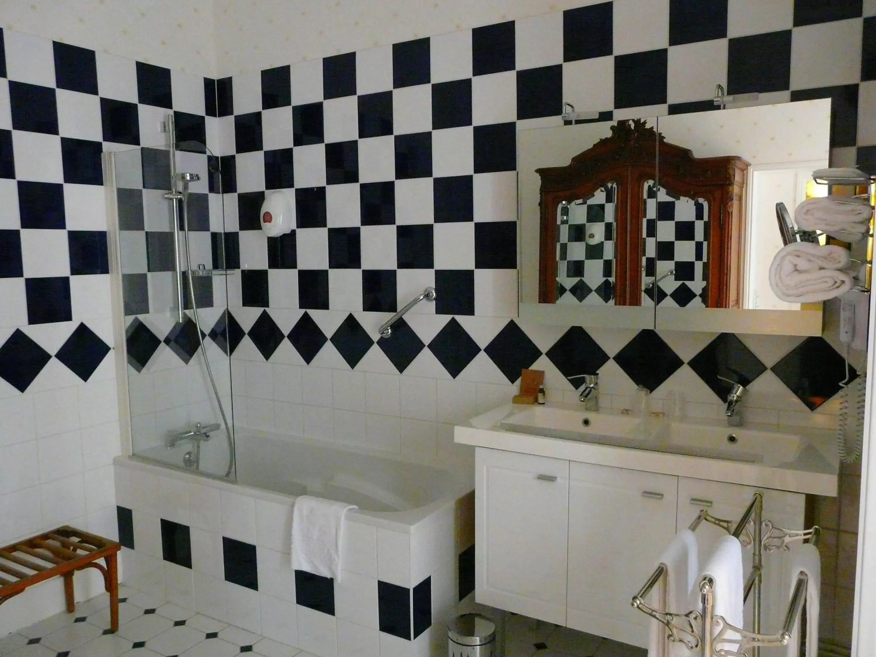 Bathroom in Hôtel de l'Abeille