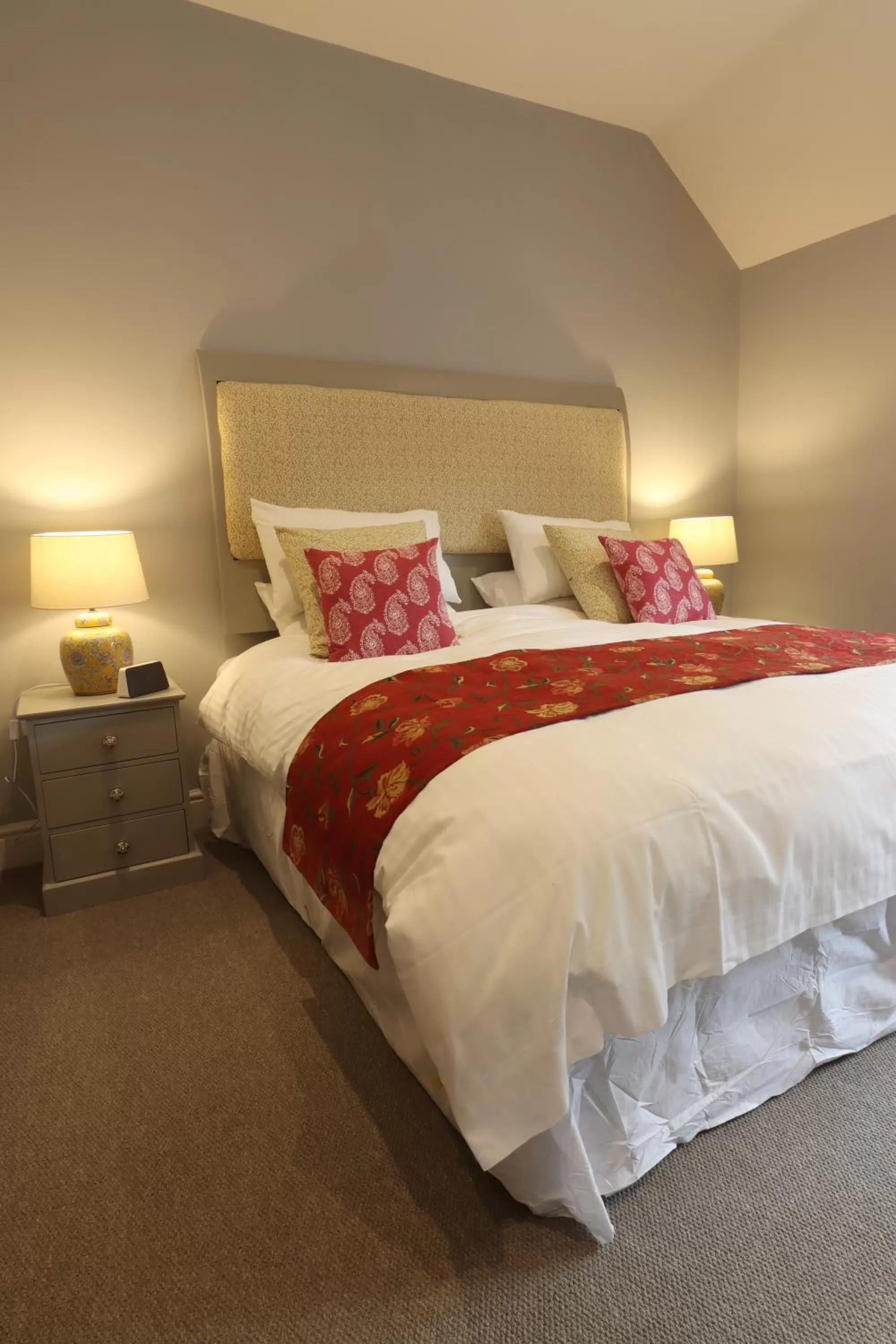 Bed in The New Inn Halse