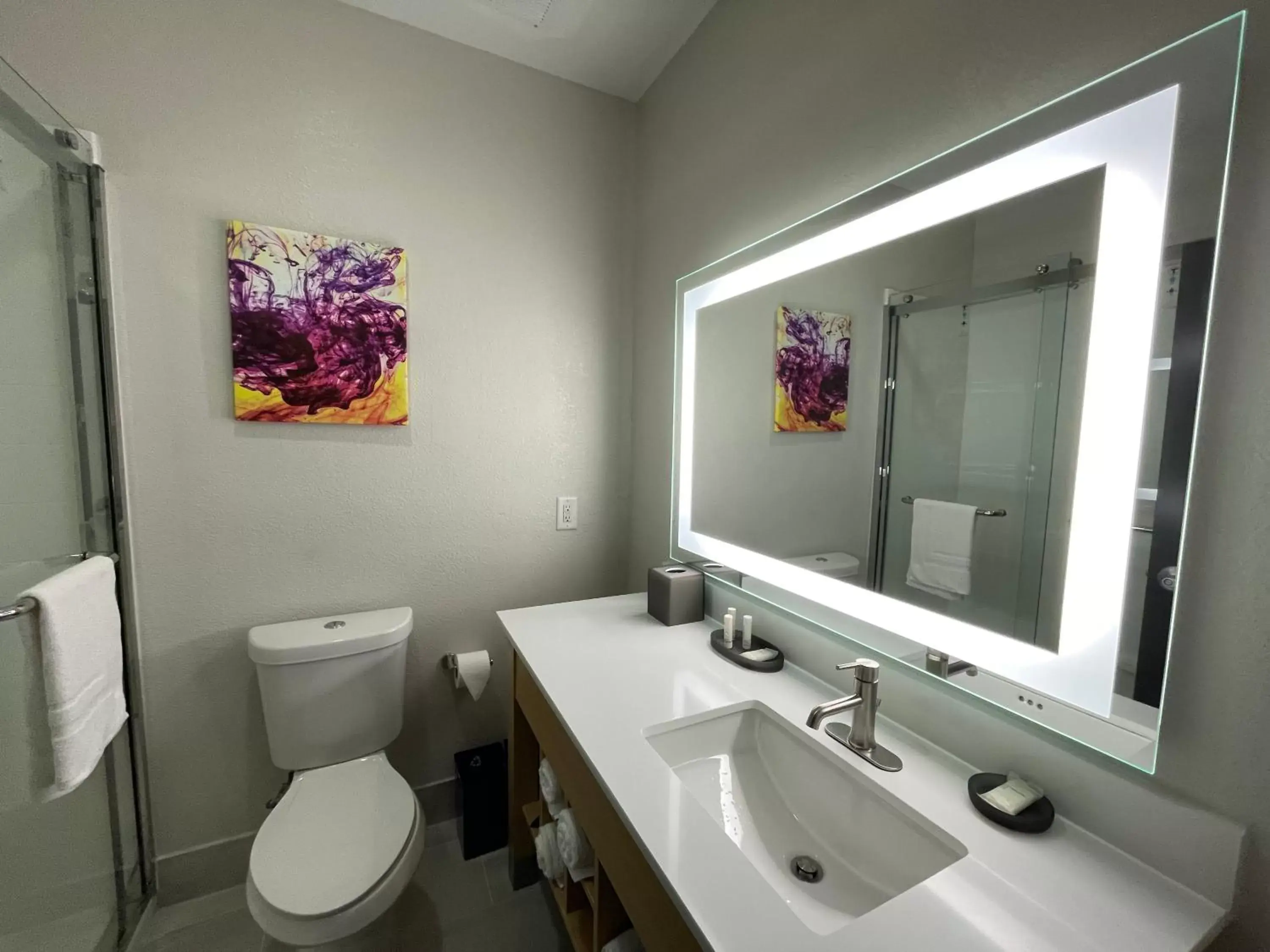 Bathroom in La Quinta Inn & Suites by Wyndham Augusta Near Fort Gordon