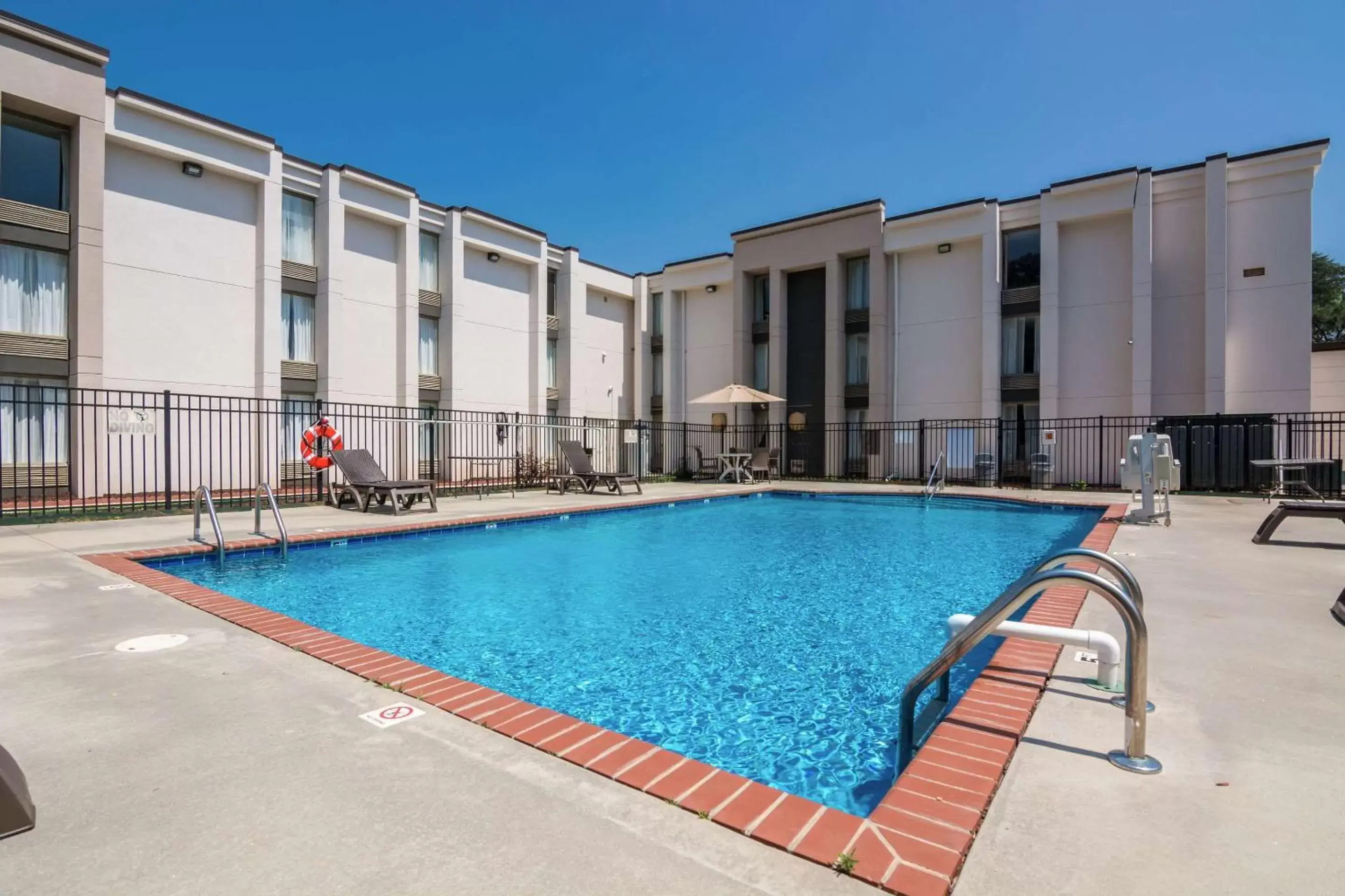 Swimming Pool in Comfort Inn Kings Mountain