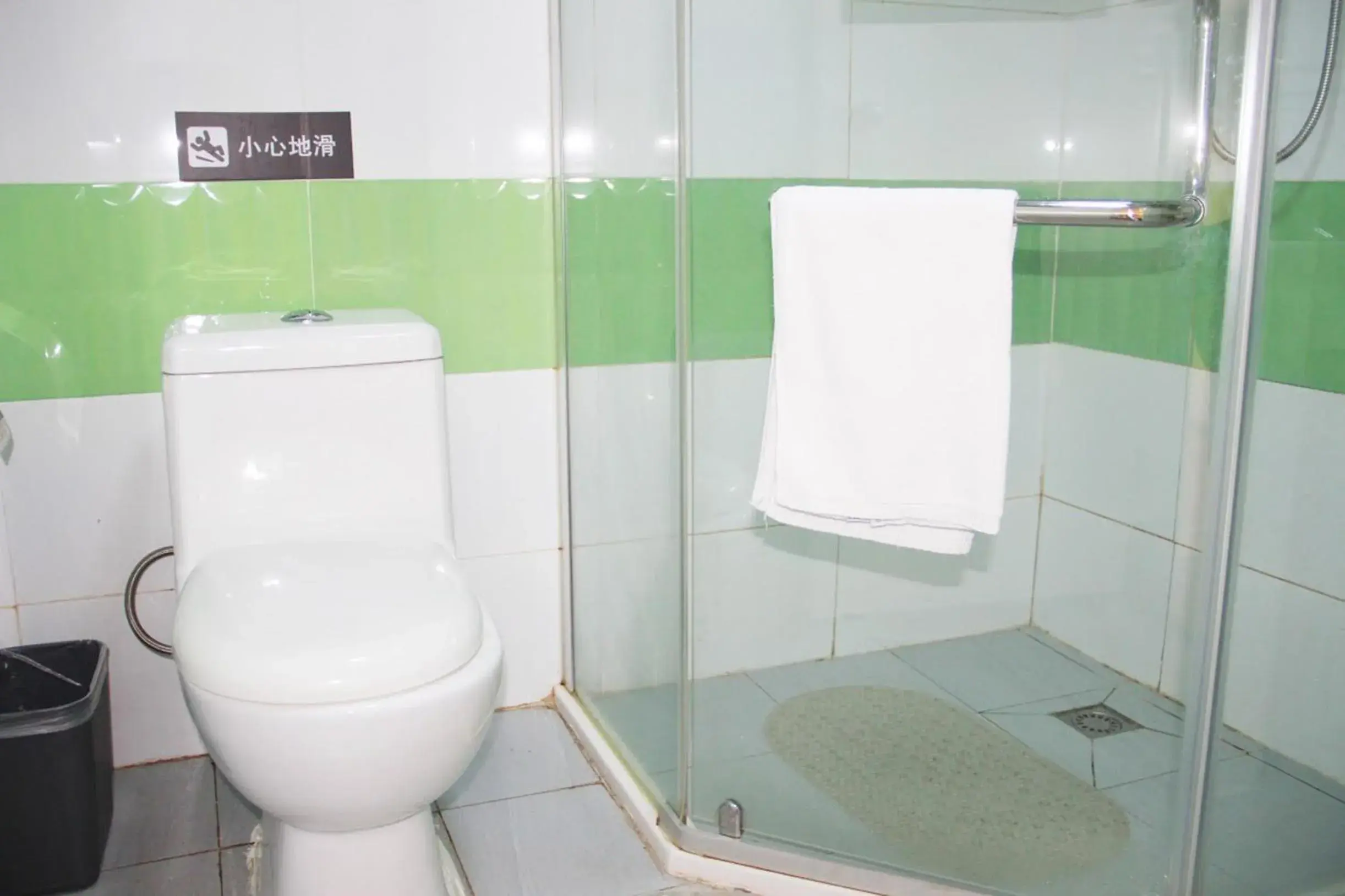 Shower, Bathroom in 7 Days Inn Chengdu Wuhoucu Bridge Branch