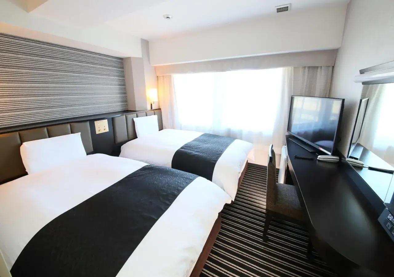 Photo of the whole room, Bed in APA Hotel Shinjuku-Gyoemmae