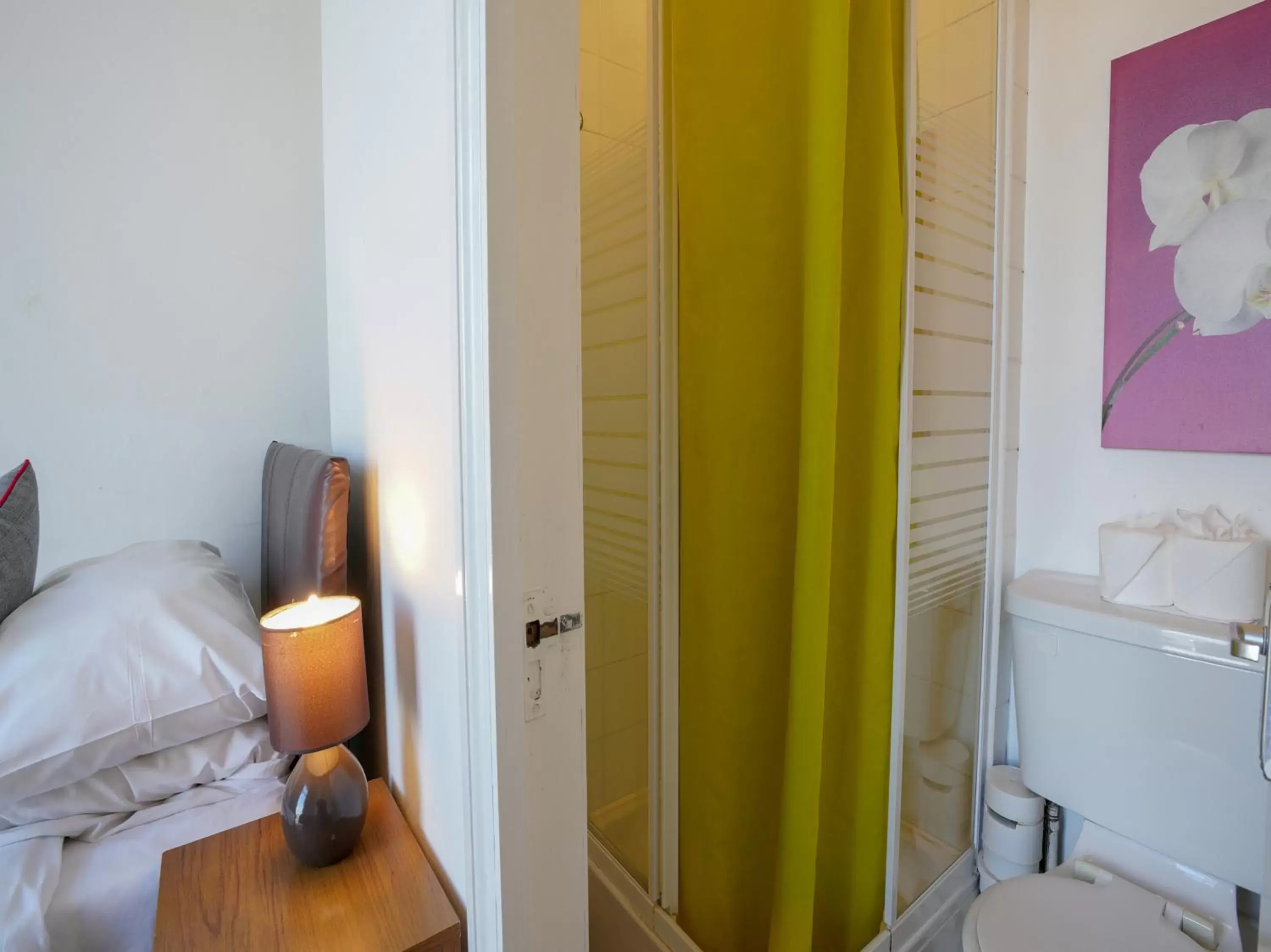 Bedroom, Bathroom in OYO Shanklin Beach Hotel