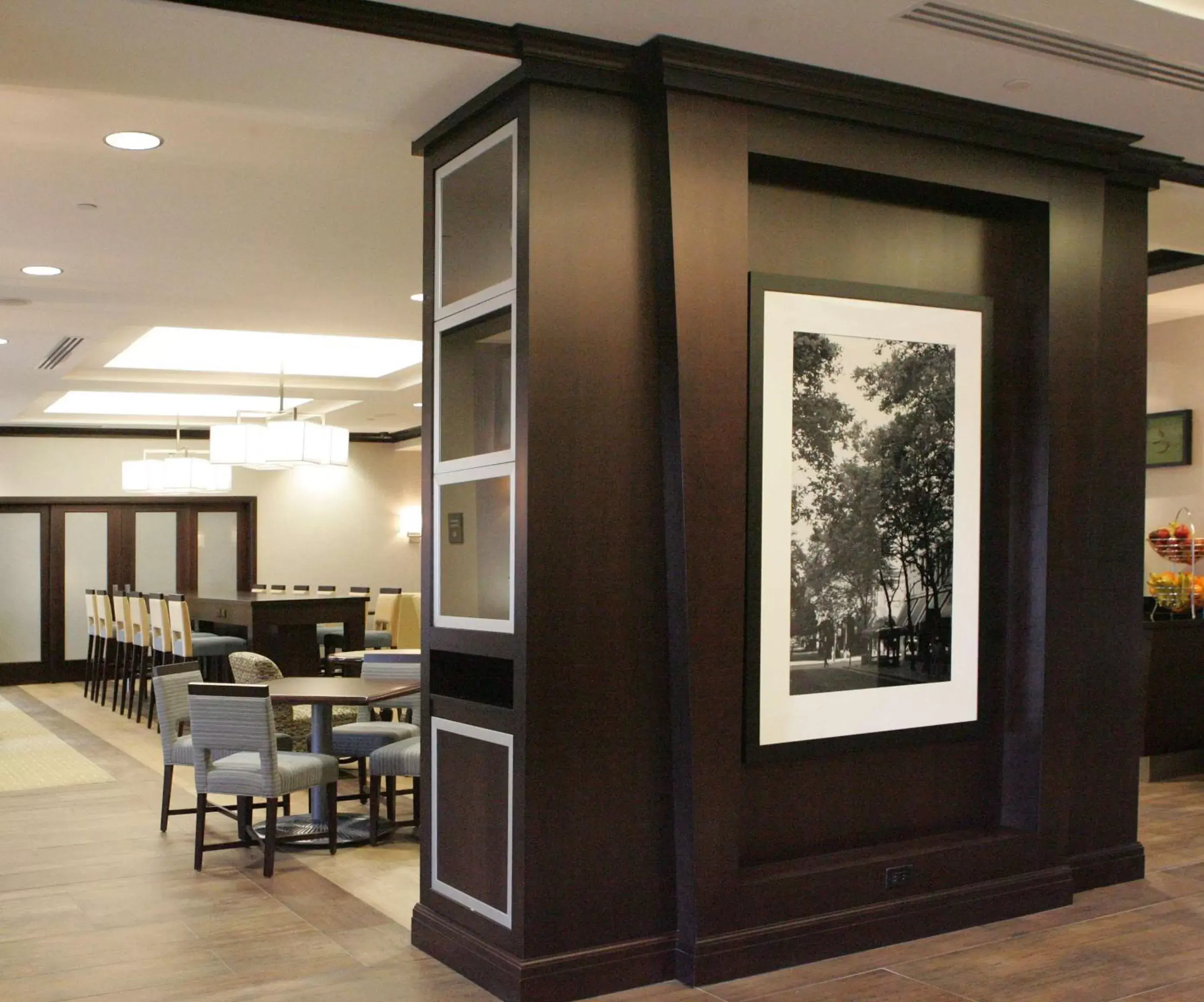 Lobby or reception in Hampton Inn by Hilton Toronto Airport Corporate Centre Lobby or reception in Hampton Inn by Hilton Toronto Airport Corporate Centre