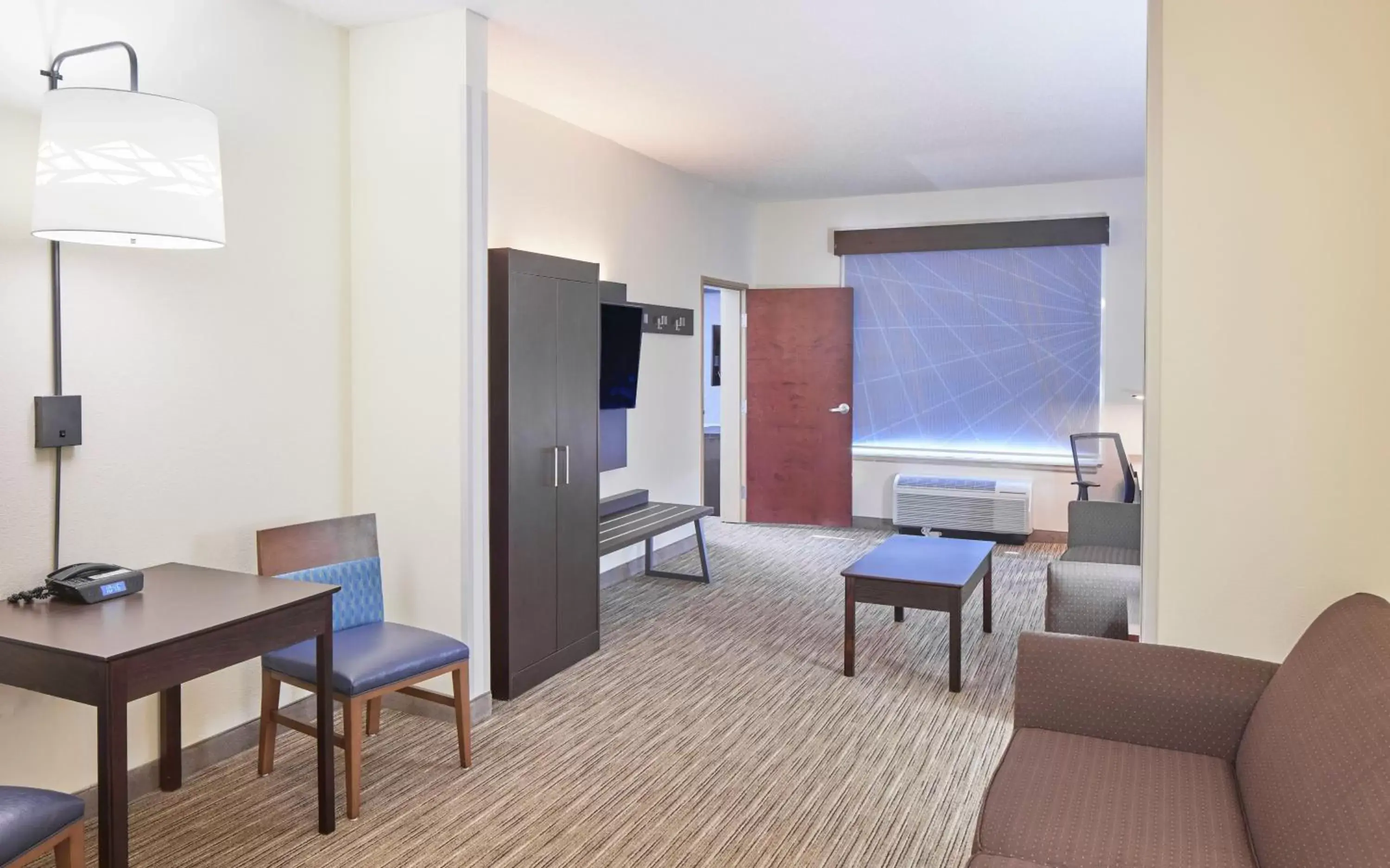 Photo of the whole room, Seating Area in Holiday Inn Express Hotel & Suites- Gadsden, an IHG Hotel