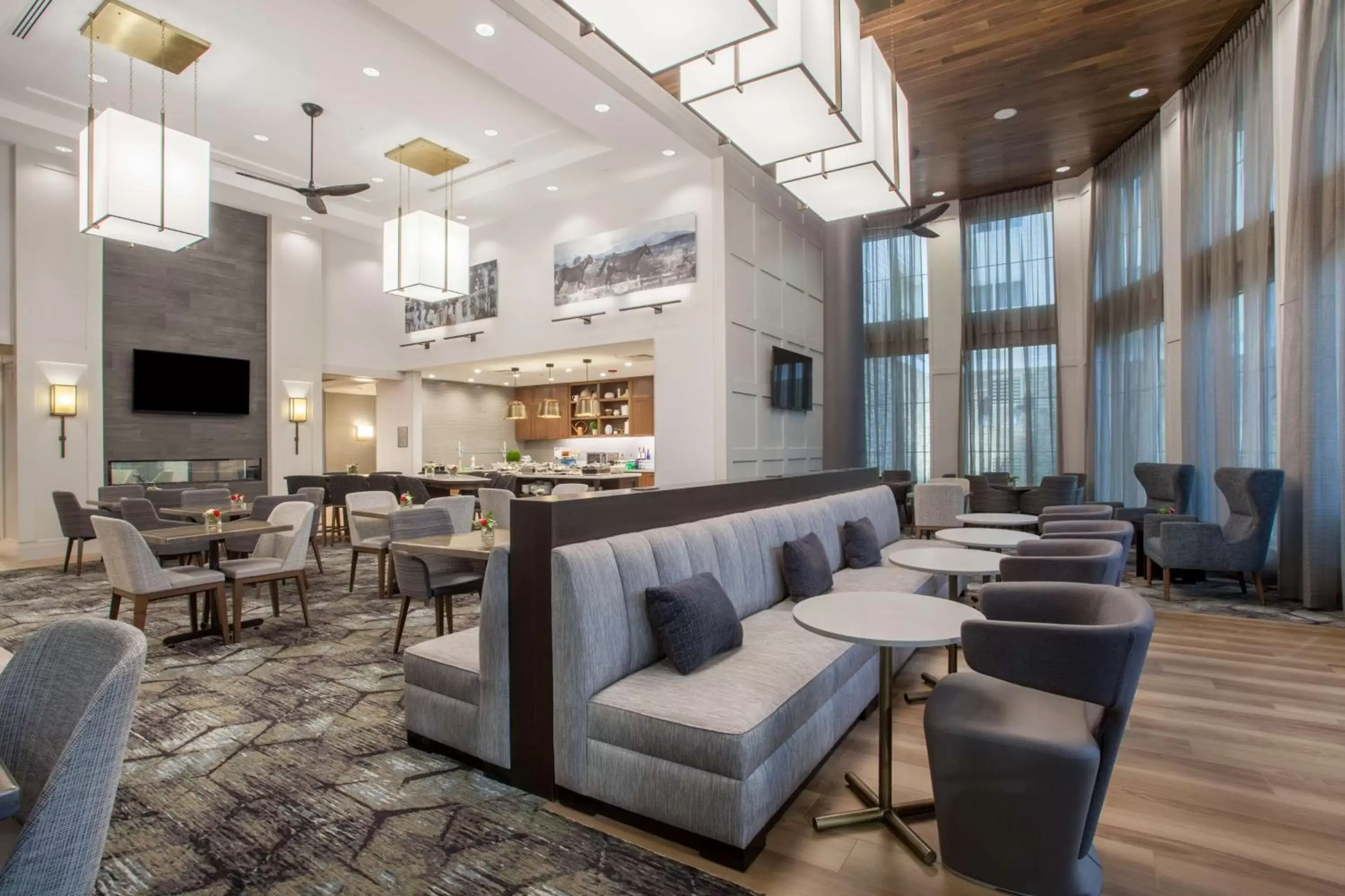 Dining area, Lounge/Bar in Homewood Suites By Hilton Saratoga Springs