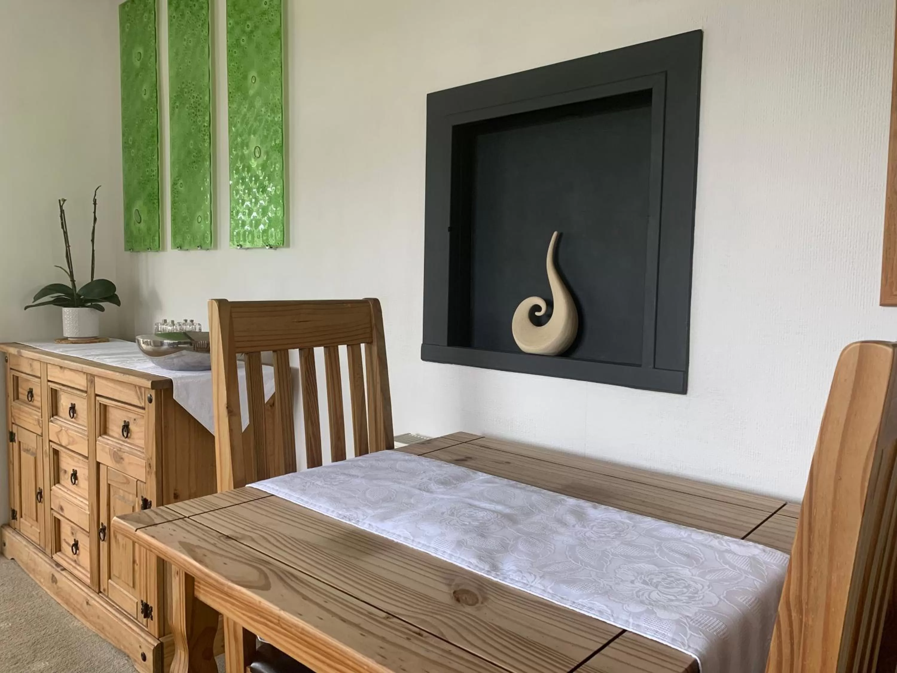 Dining area in Ramsey House - Luxury Licensed B&B - Parking and Guest Lounge
